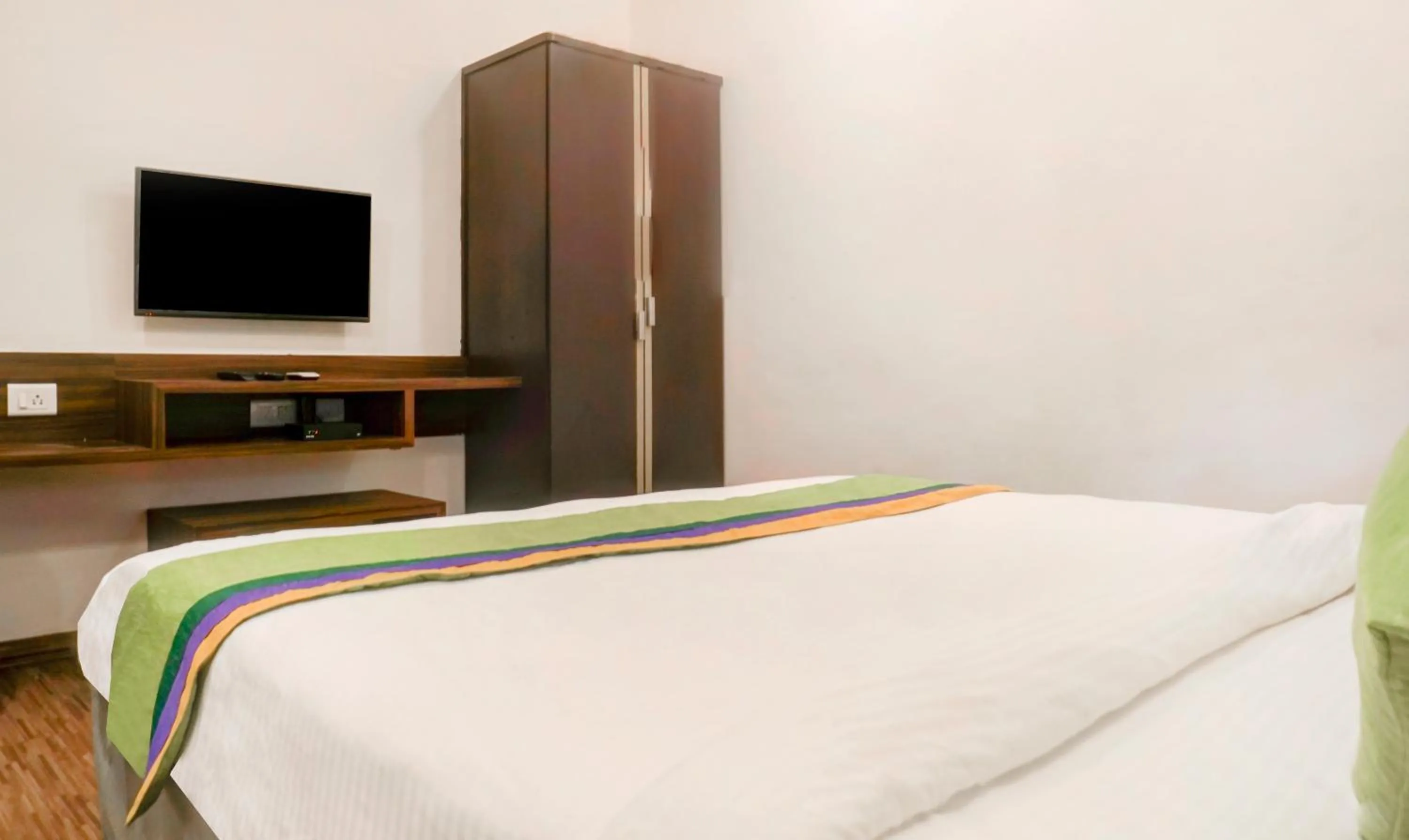 Bedroom, Bed in Treebo Five Elements, Lonavala