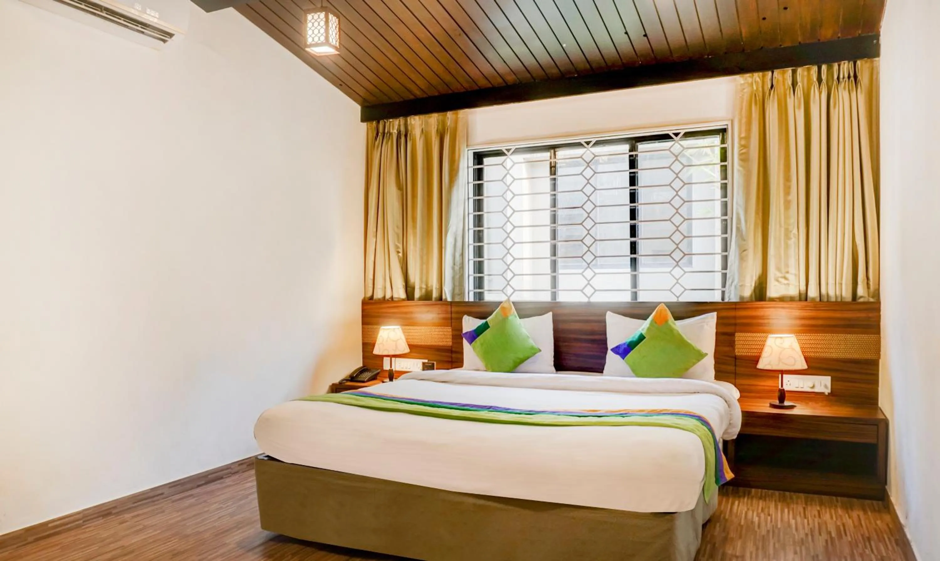 Bedroom, Bed in Treebo Five Elements, Lonavala