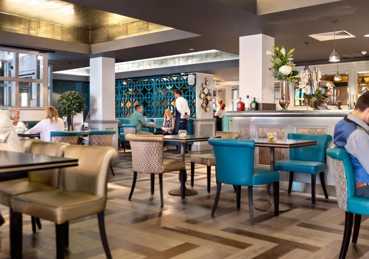 Restaurant/places to eat in The West Park Hotel