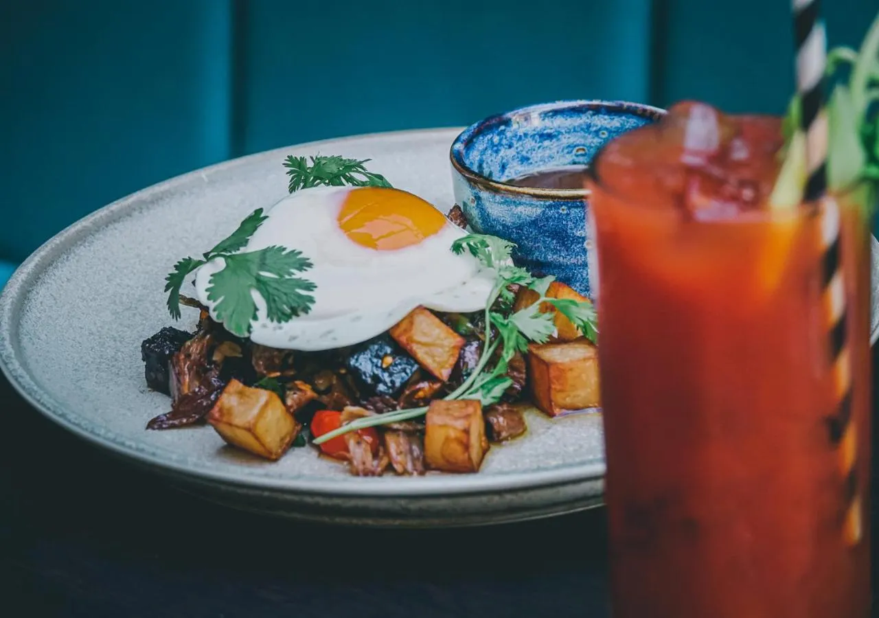 Restaurant/places to eat in The West Park Hotel