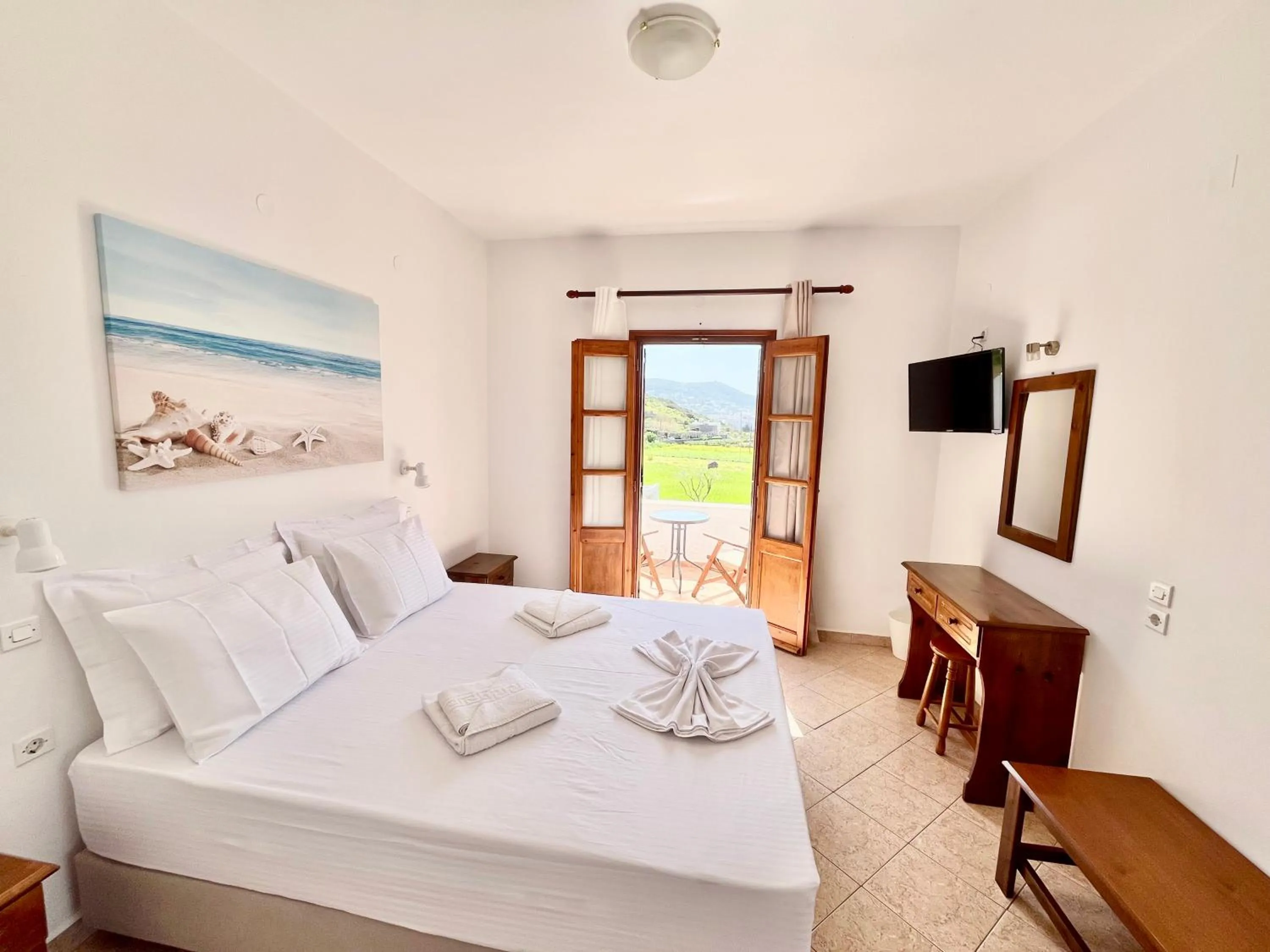 Photo of the whole room, Bed in Nicolas Studios