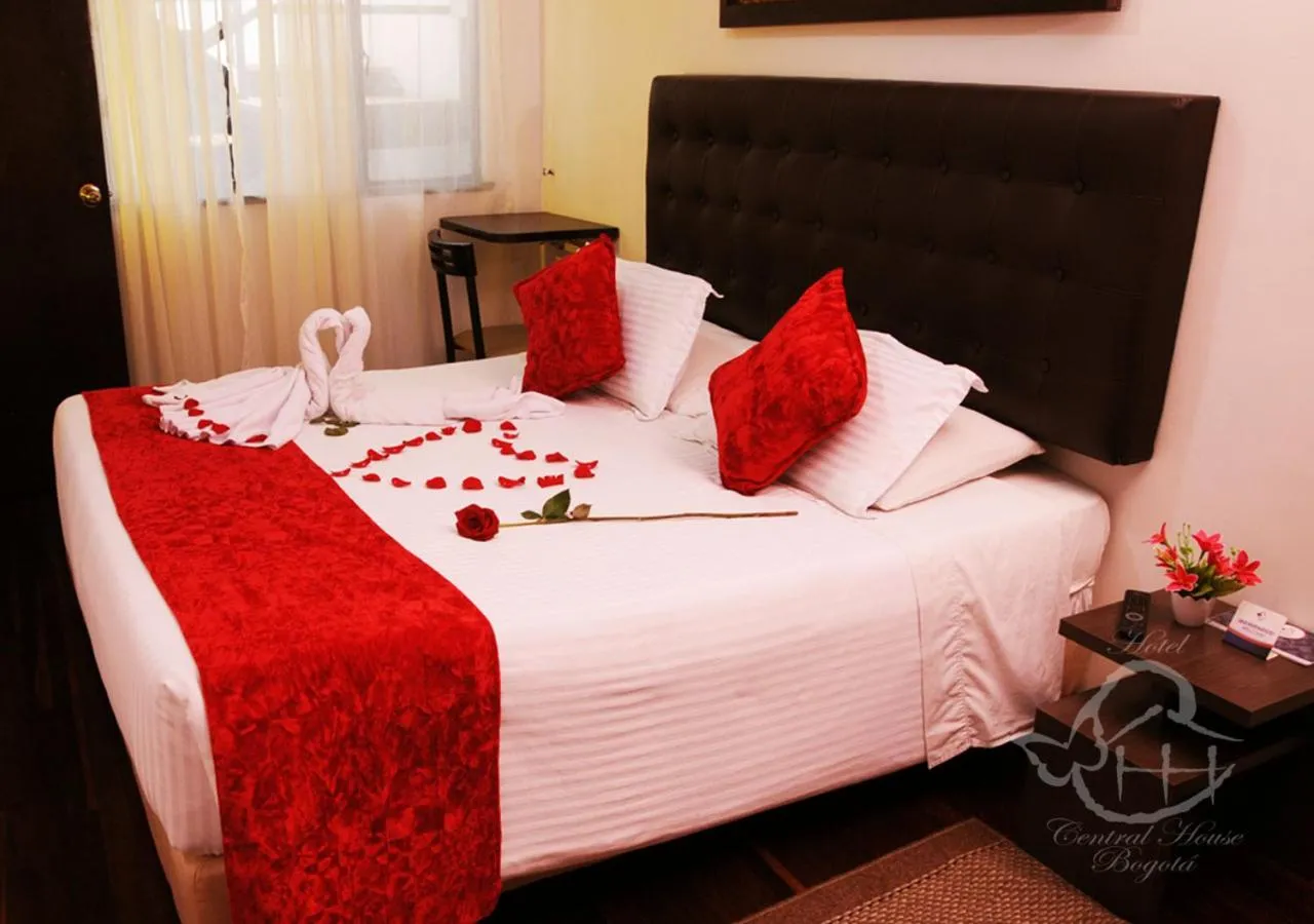 Decorative detail, Bed in Hotel Central House a 5 min de la Embajada Americana