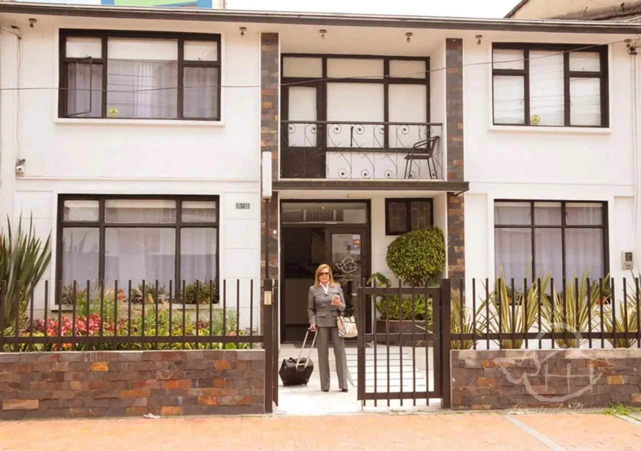 Facade/entrance in Hotel Central House a 5 min de la Embajada Americana