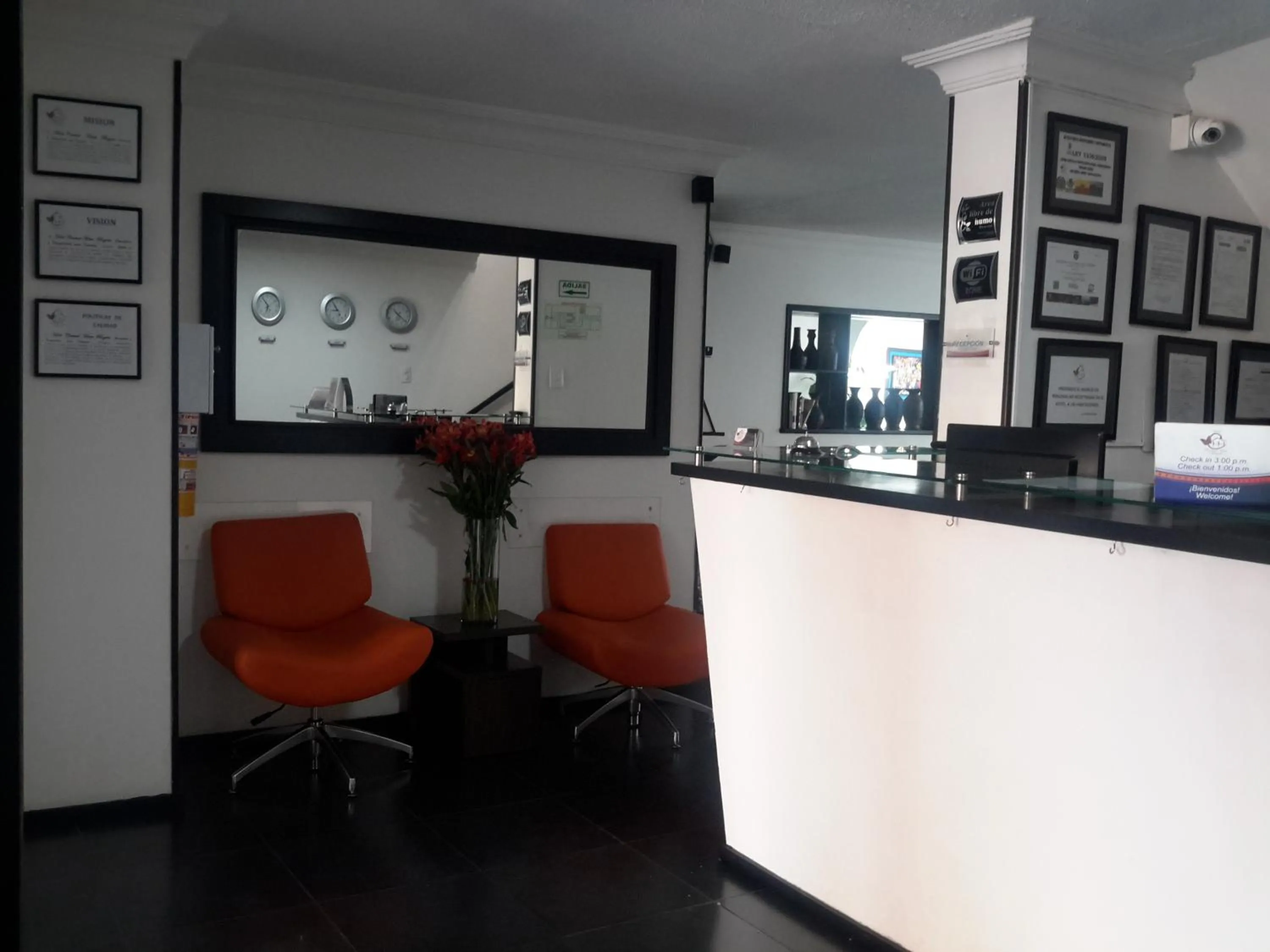 On site in Hotel Central House a 5 min de la Embajada Americana