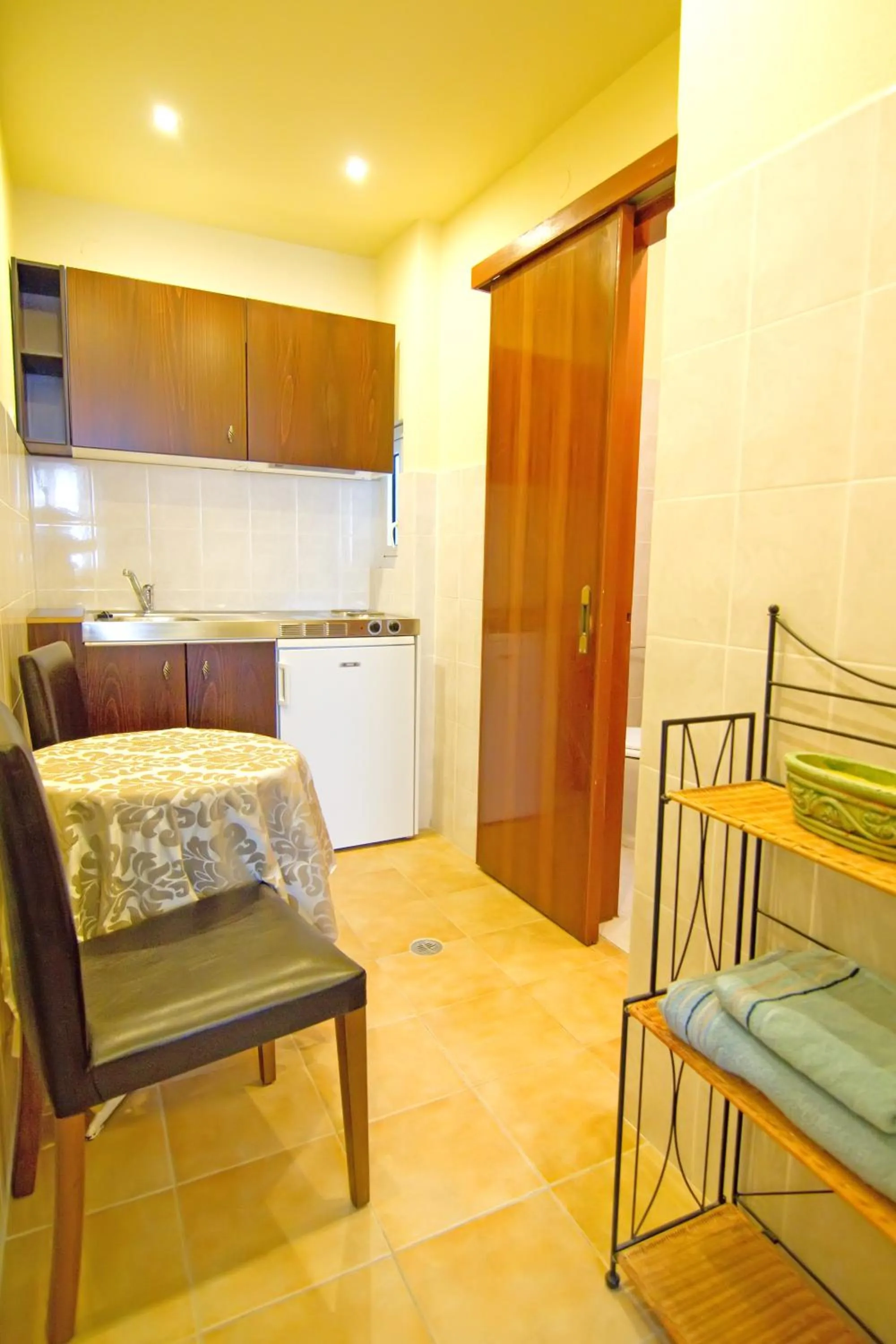 Kitchen or kitchenette, Bed in Minos Pension