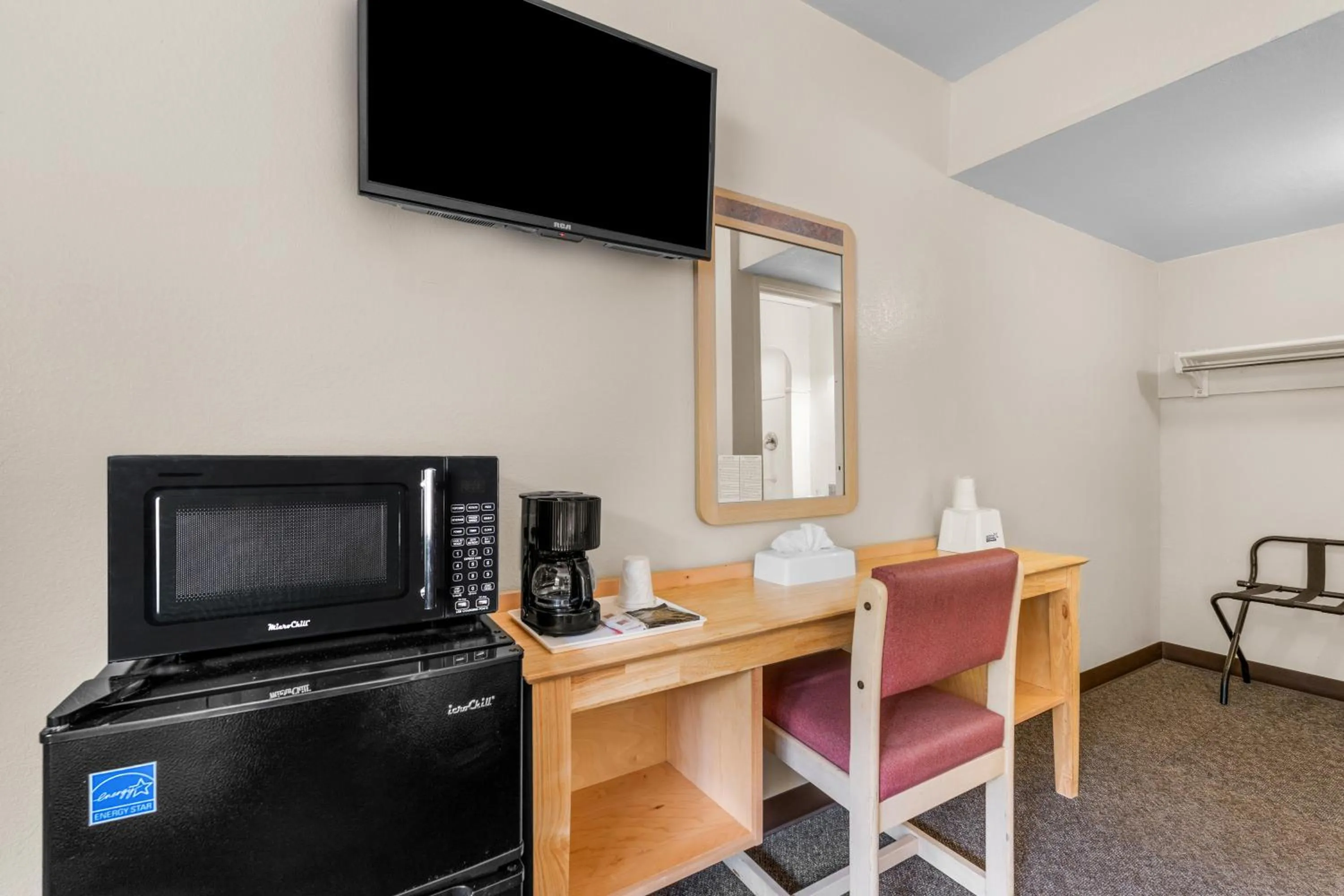 TV and multimedia in Americas Best Value Inn - Lake City