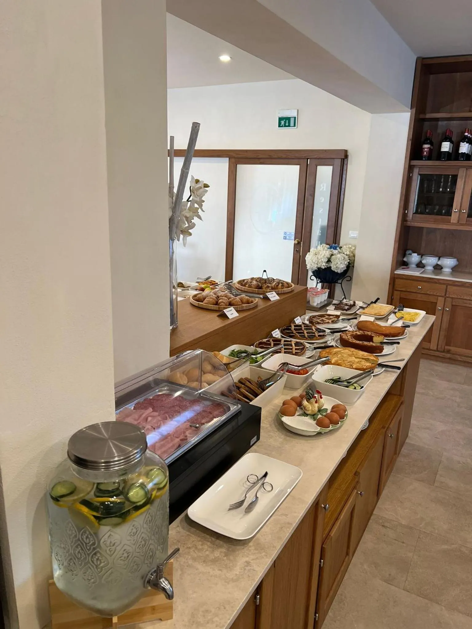 Restaurant/places to eat in Hotel Liu