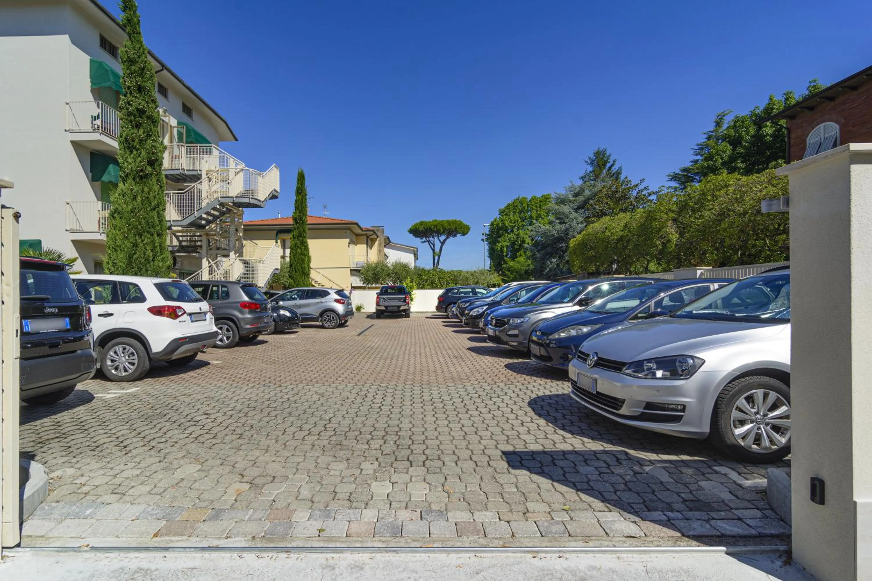Parking in Hotel Liu