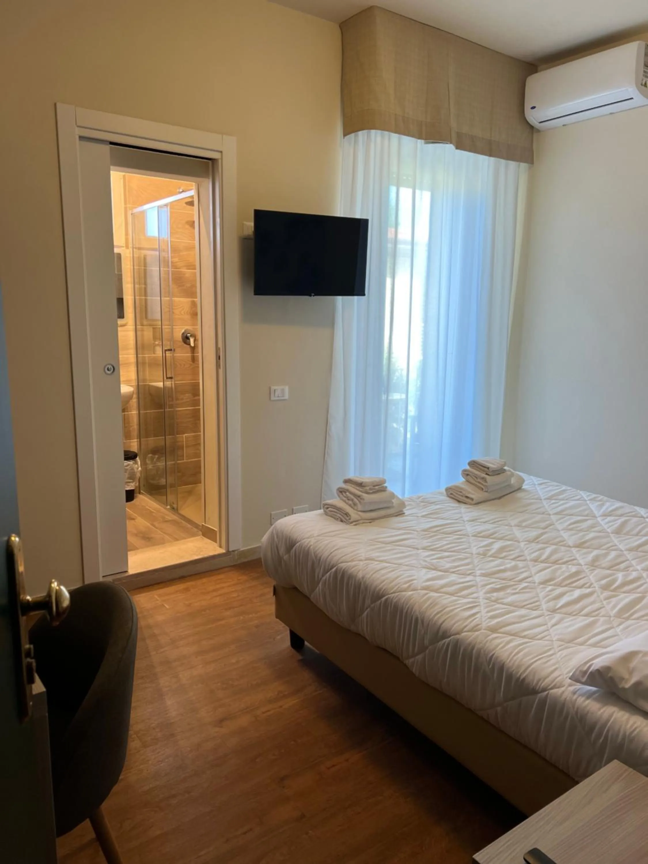 Bedroom, Bed in Hotel Liu