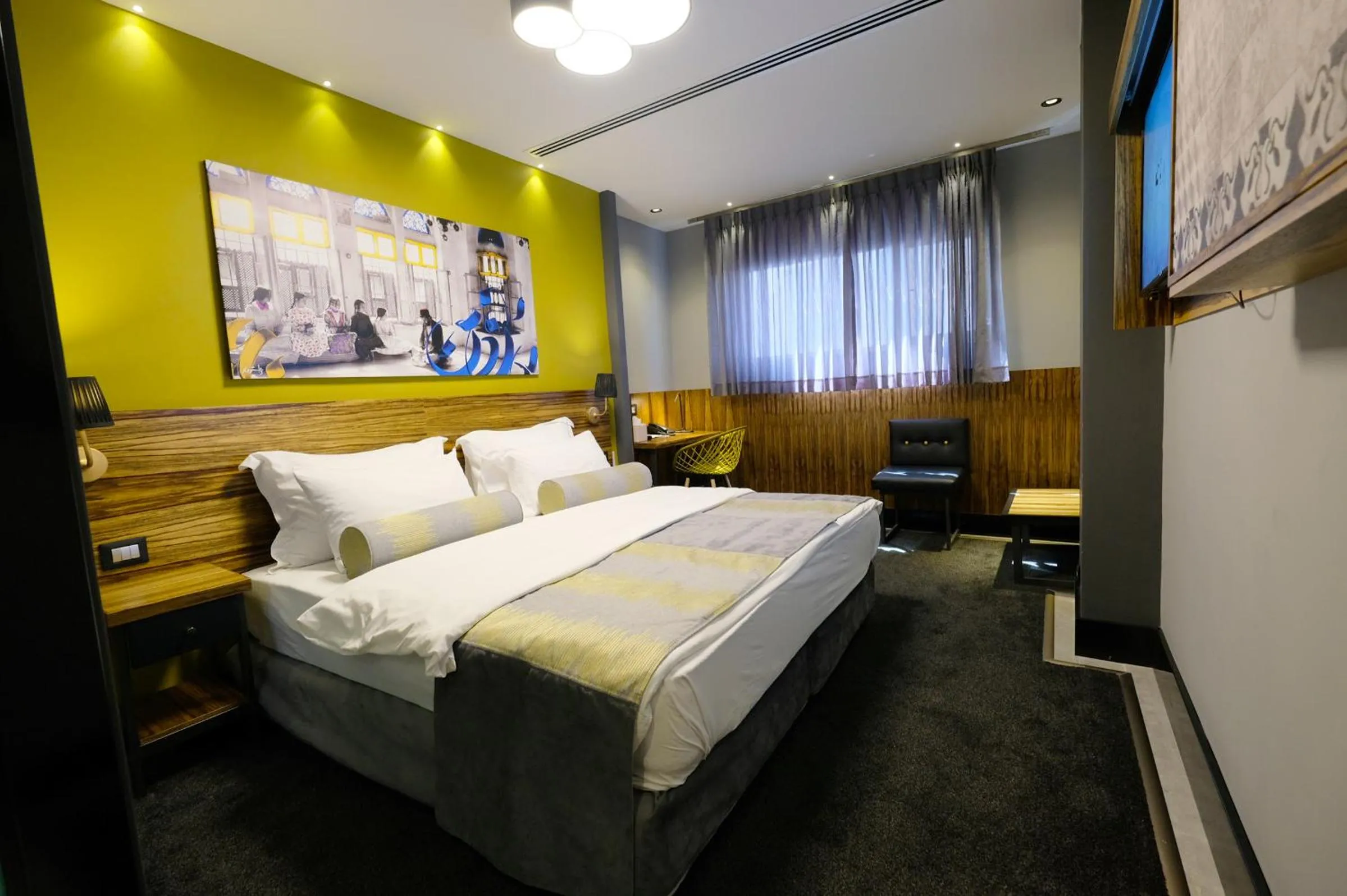 Bed in Royal Court Hotel