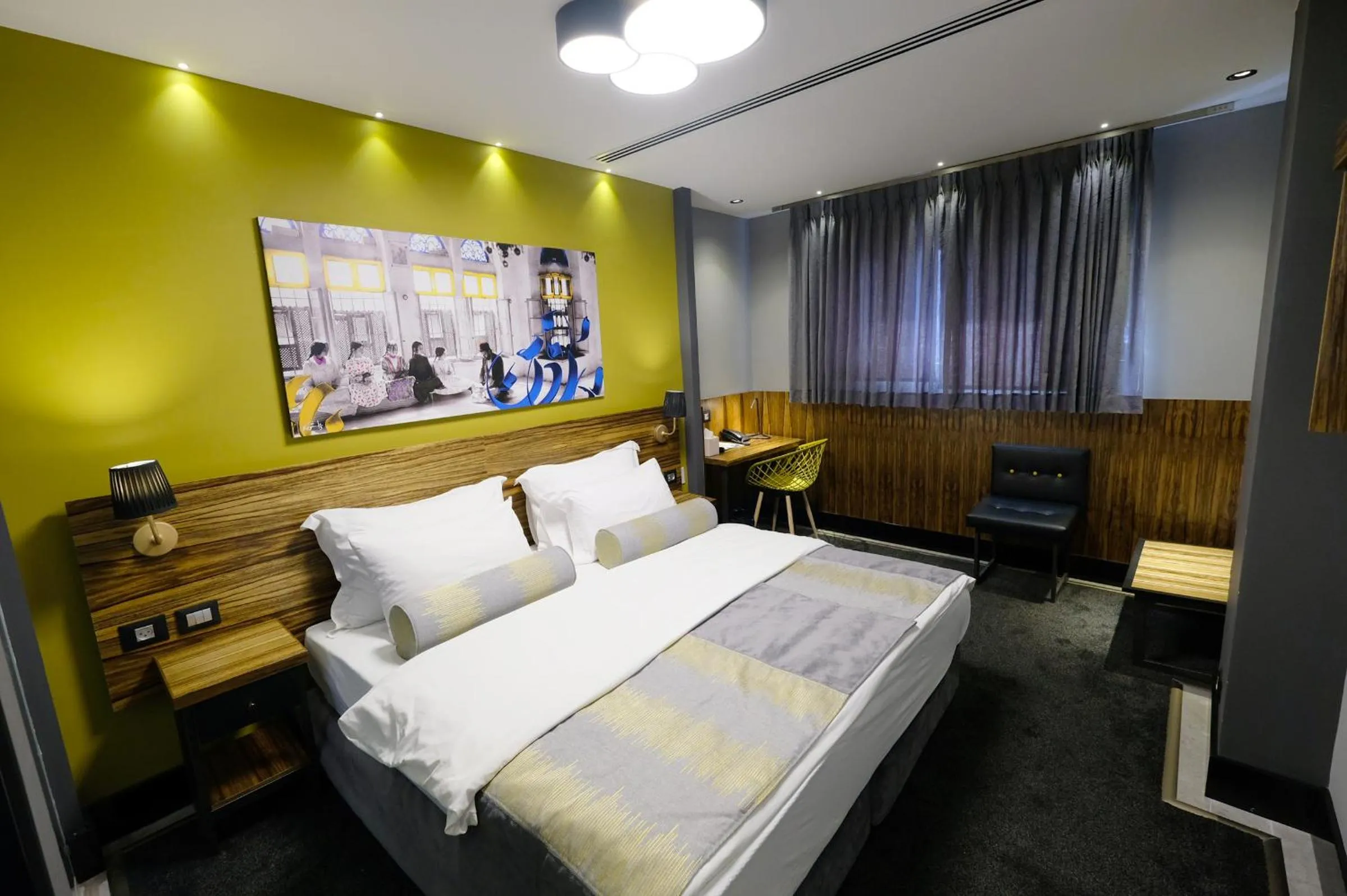 Bed in Royal Court Hotel