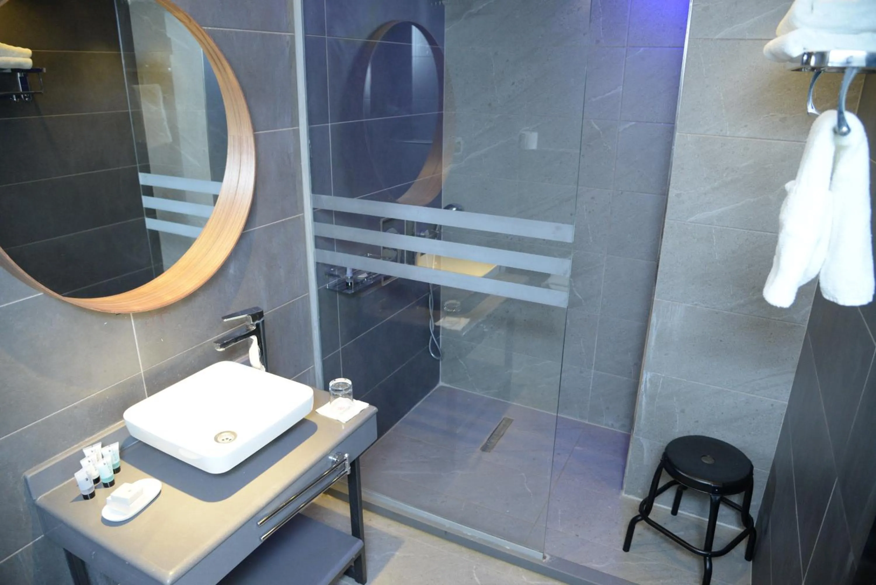 Bathroom in Royal Court Hotel