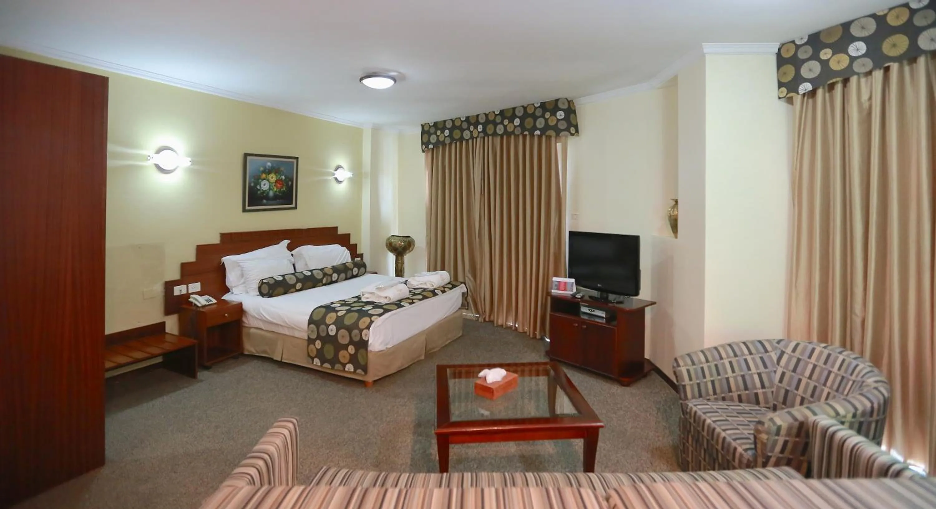 Photo of the whole room, Bed in Royal Court Hotel