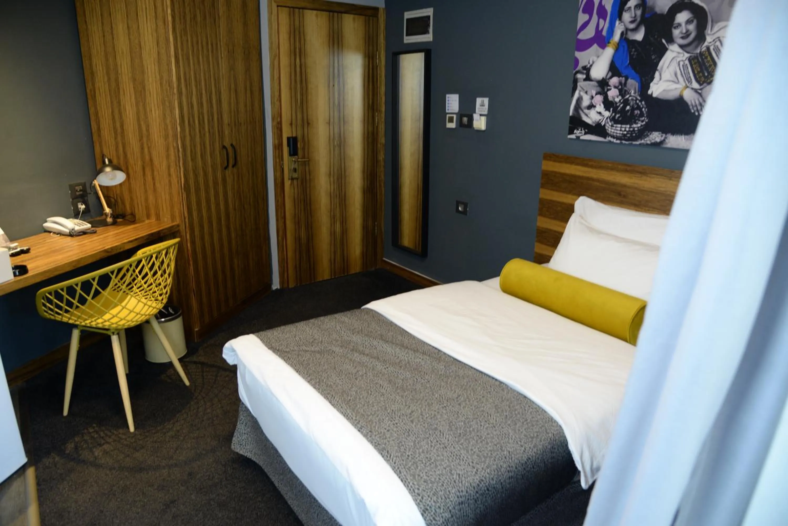Bedroom, Bed in Royal Court Hotel