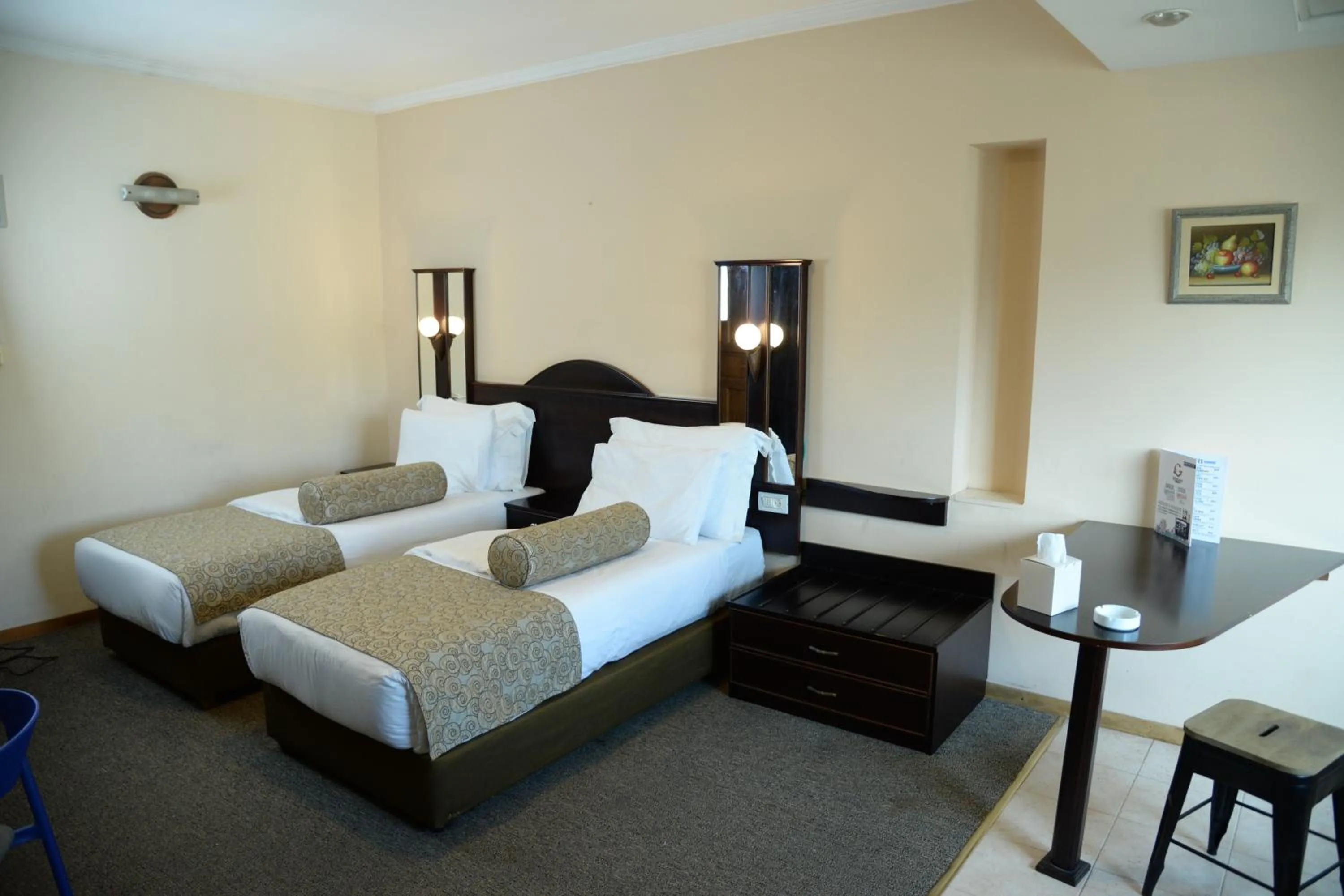 Bedroom, Bed in Royal Court Hotel