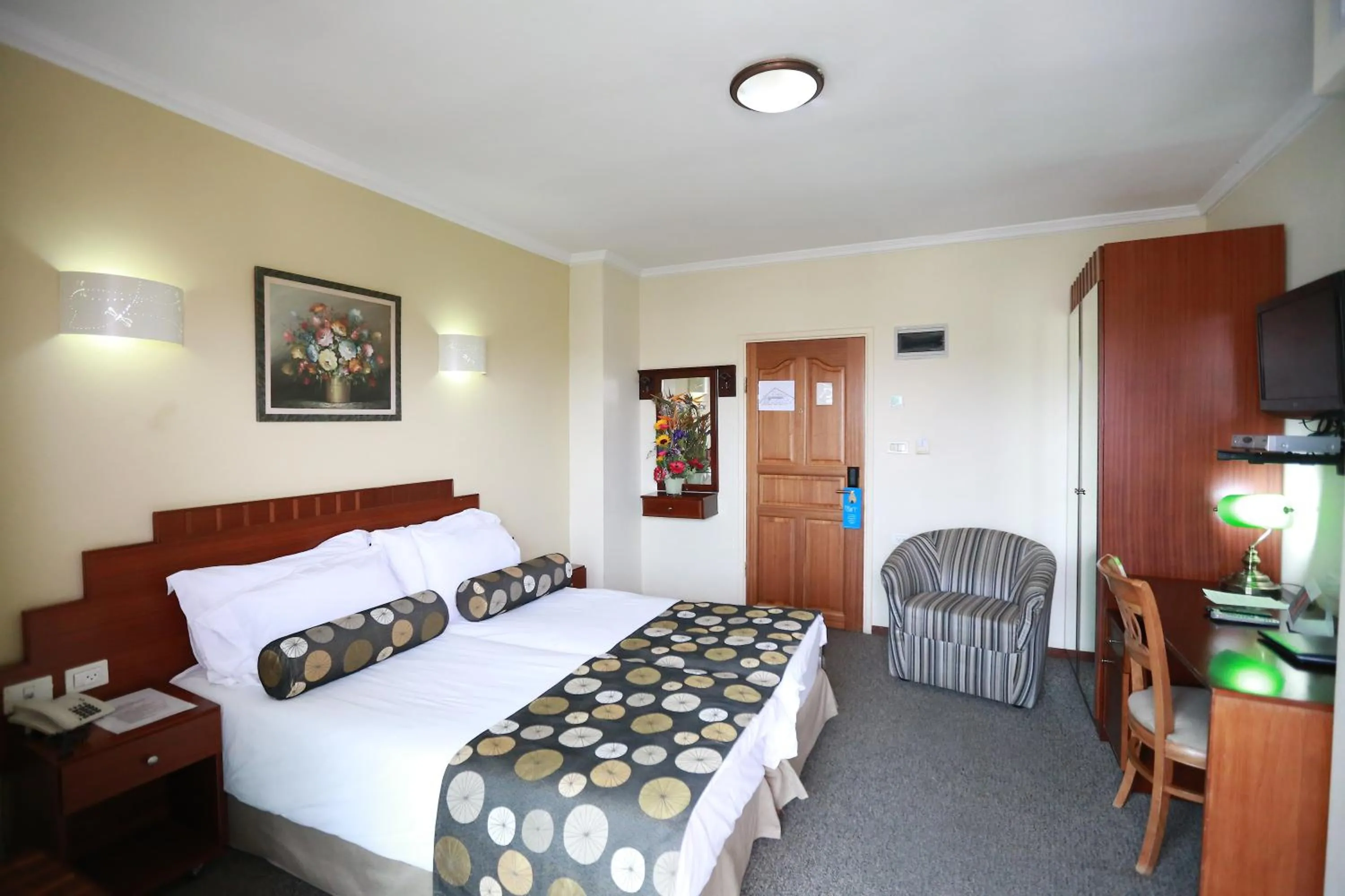 Photo of the whole room, Bed in Royal Court Hotel