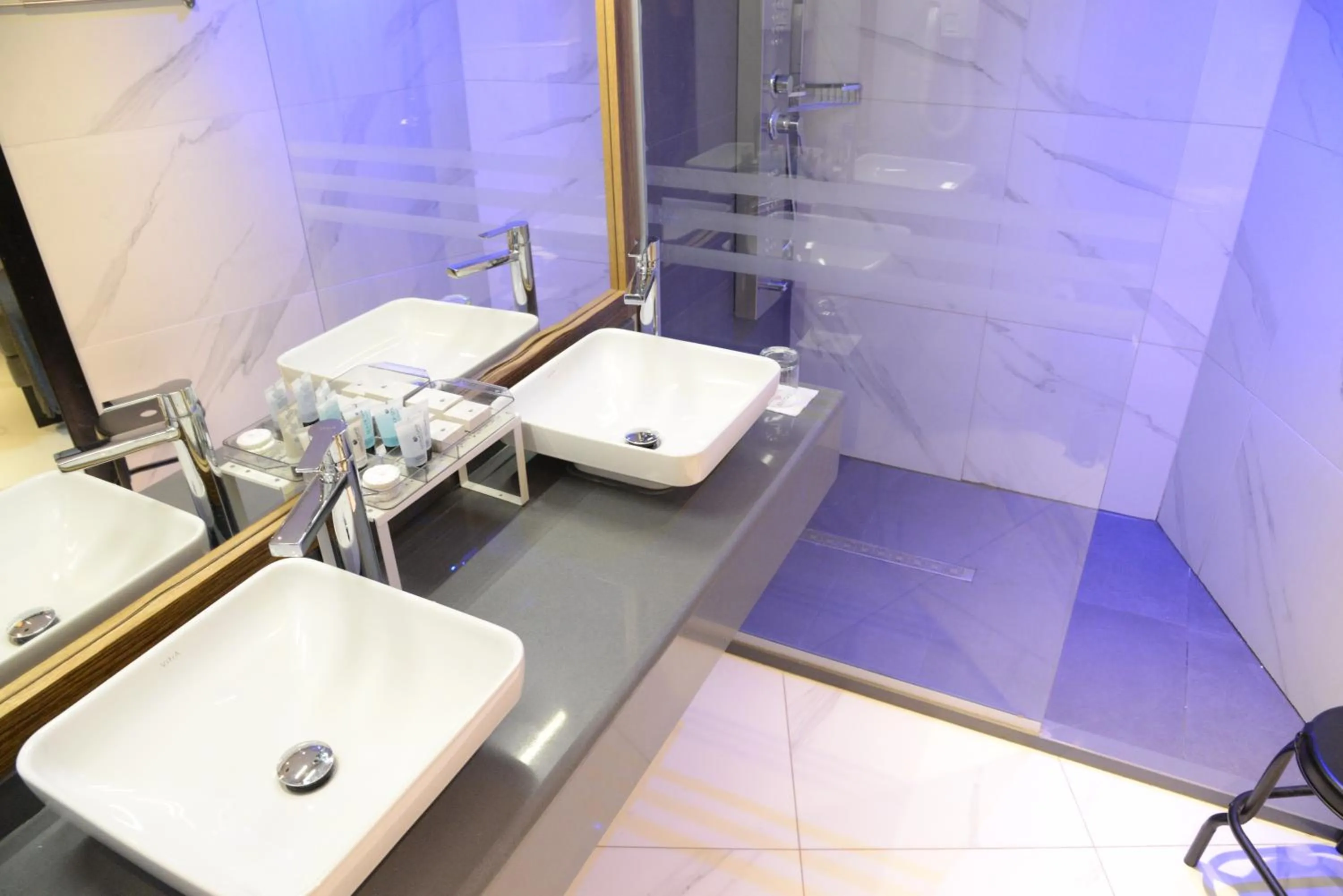 Bathroom in Royal Court Hotel