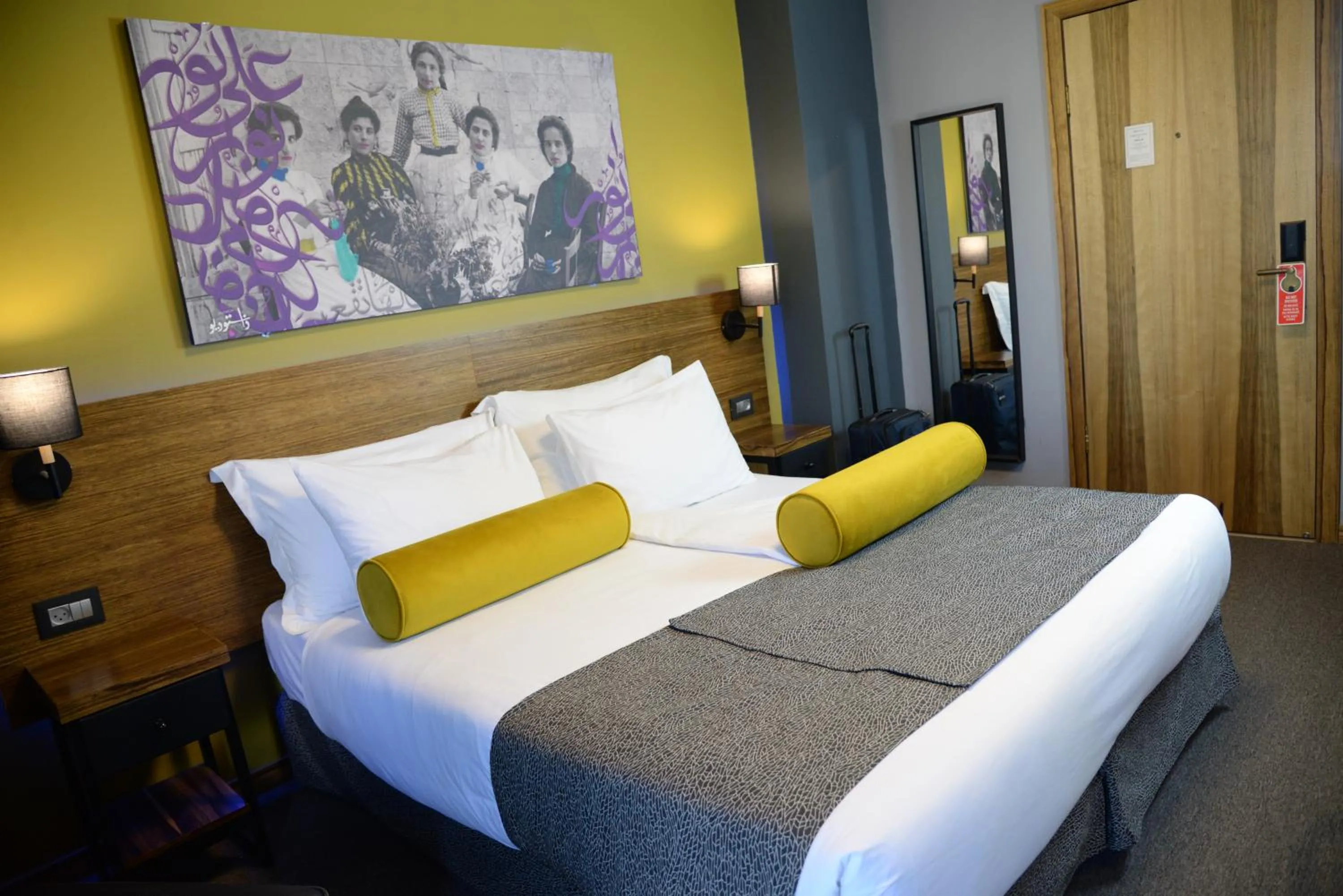 Bedroom, Bed in Royal Court Hotel