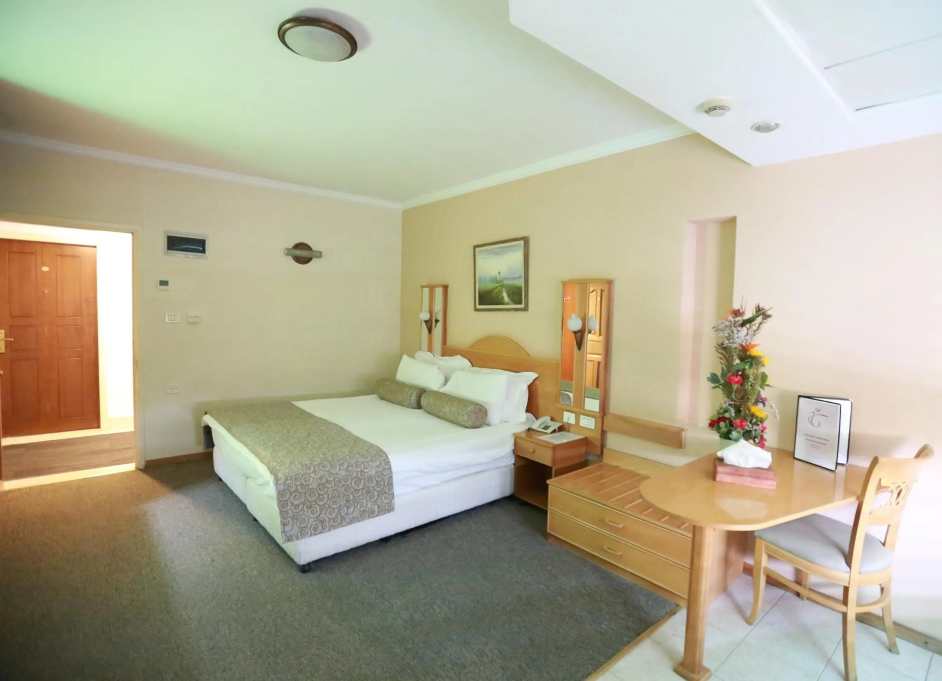 Photo of the whole room, Bed in Royal Court Hotel