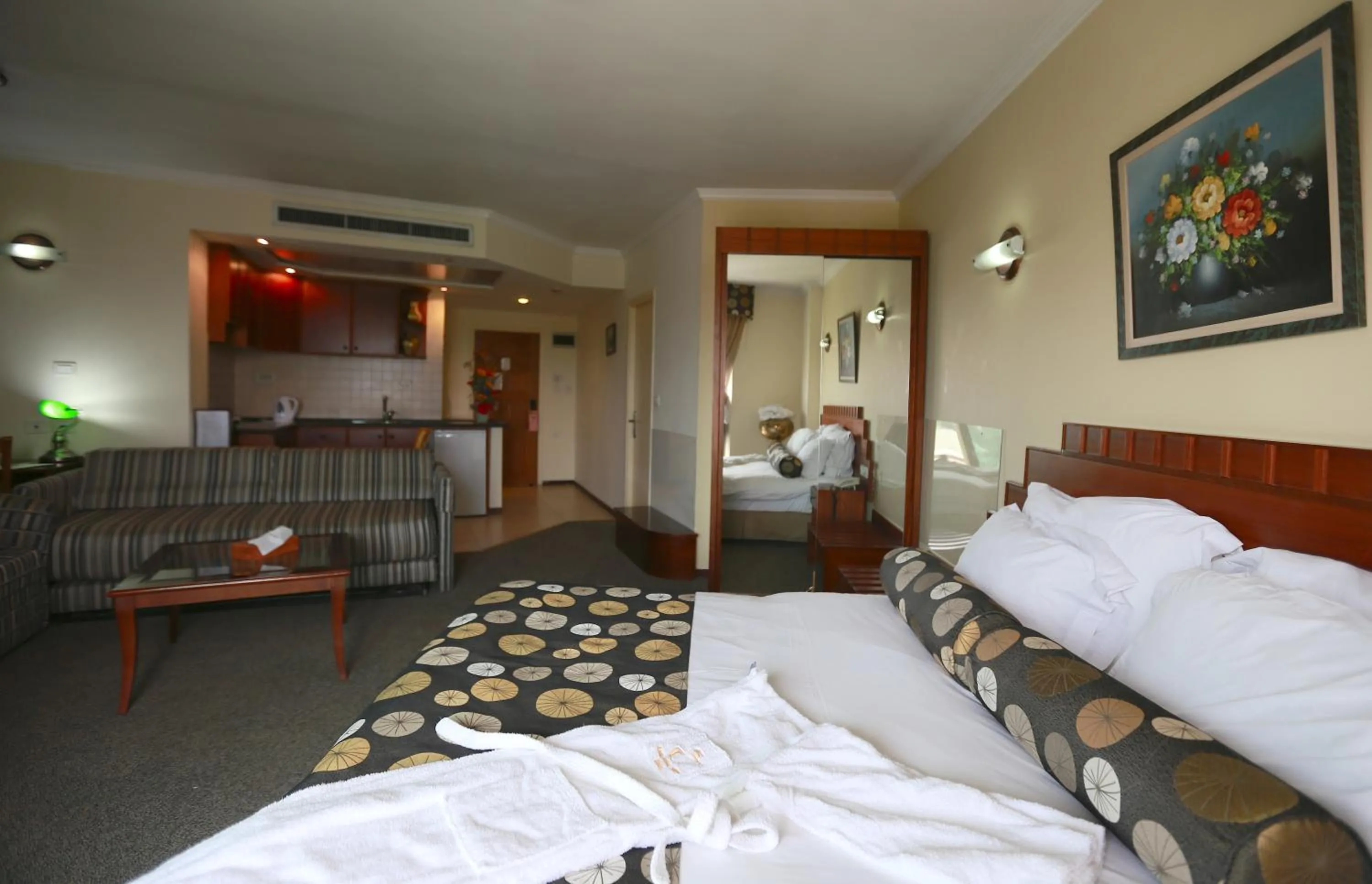 Photo of the whole room, Bed in Royal Court Hotel
