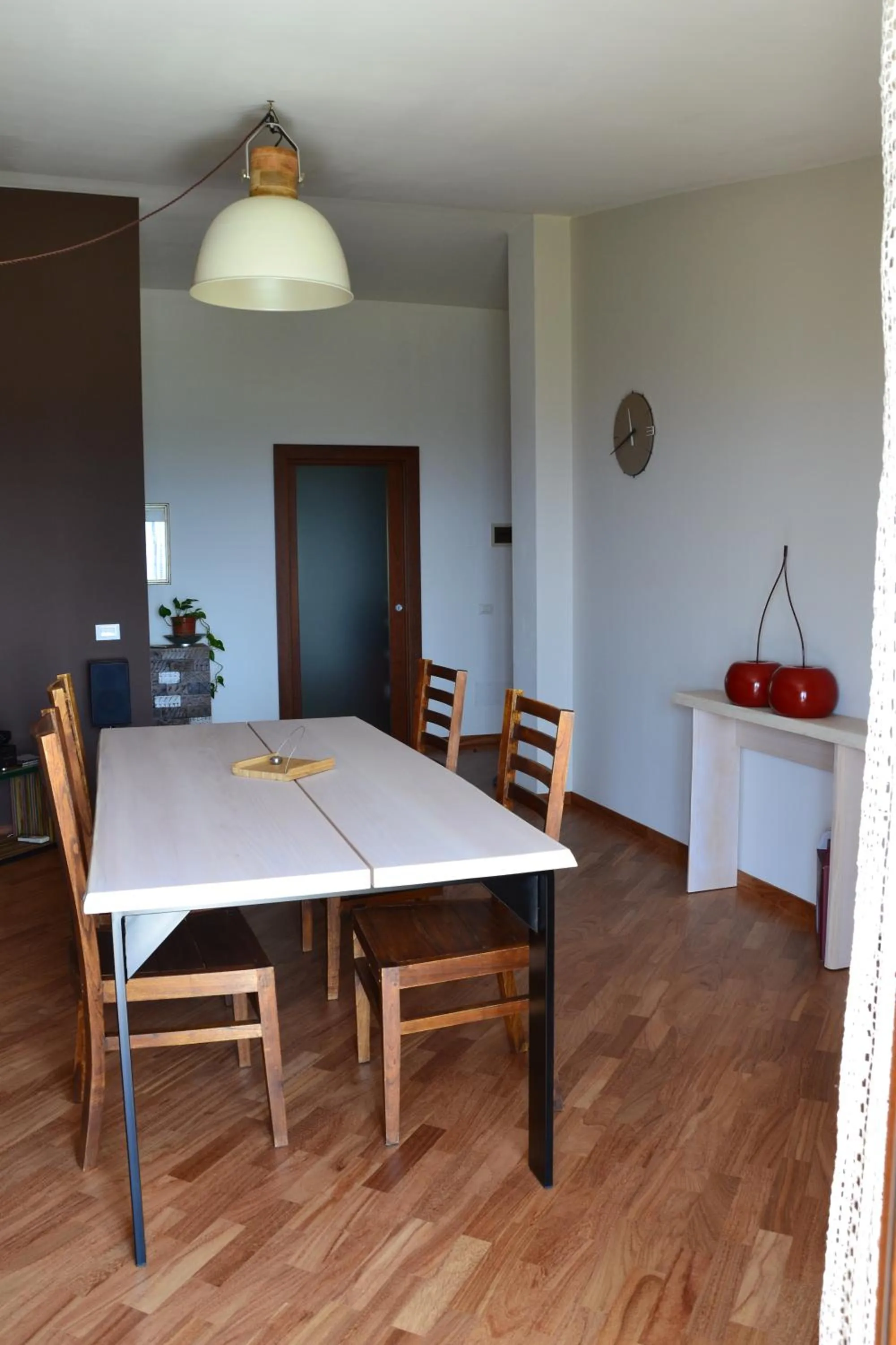 Communal lounge/ TV room in B&B Cherry Season