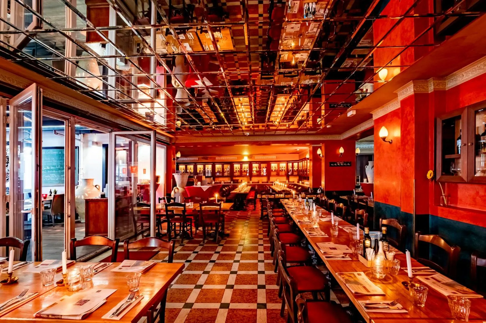 Restaurant/places to eat in XII Apostel Albergo