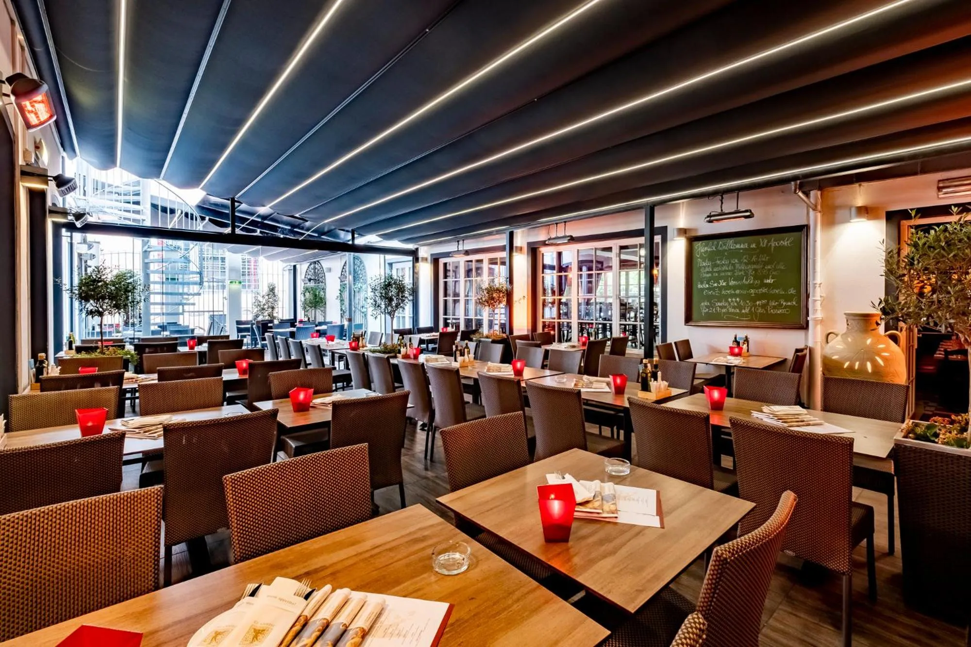 Restaurant/places to eat in XII Apostel Albergo