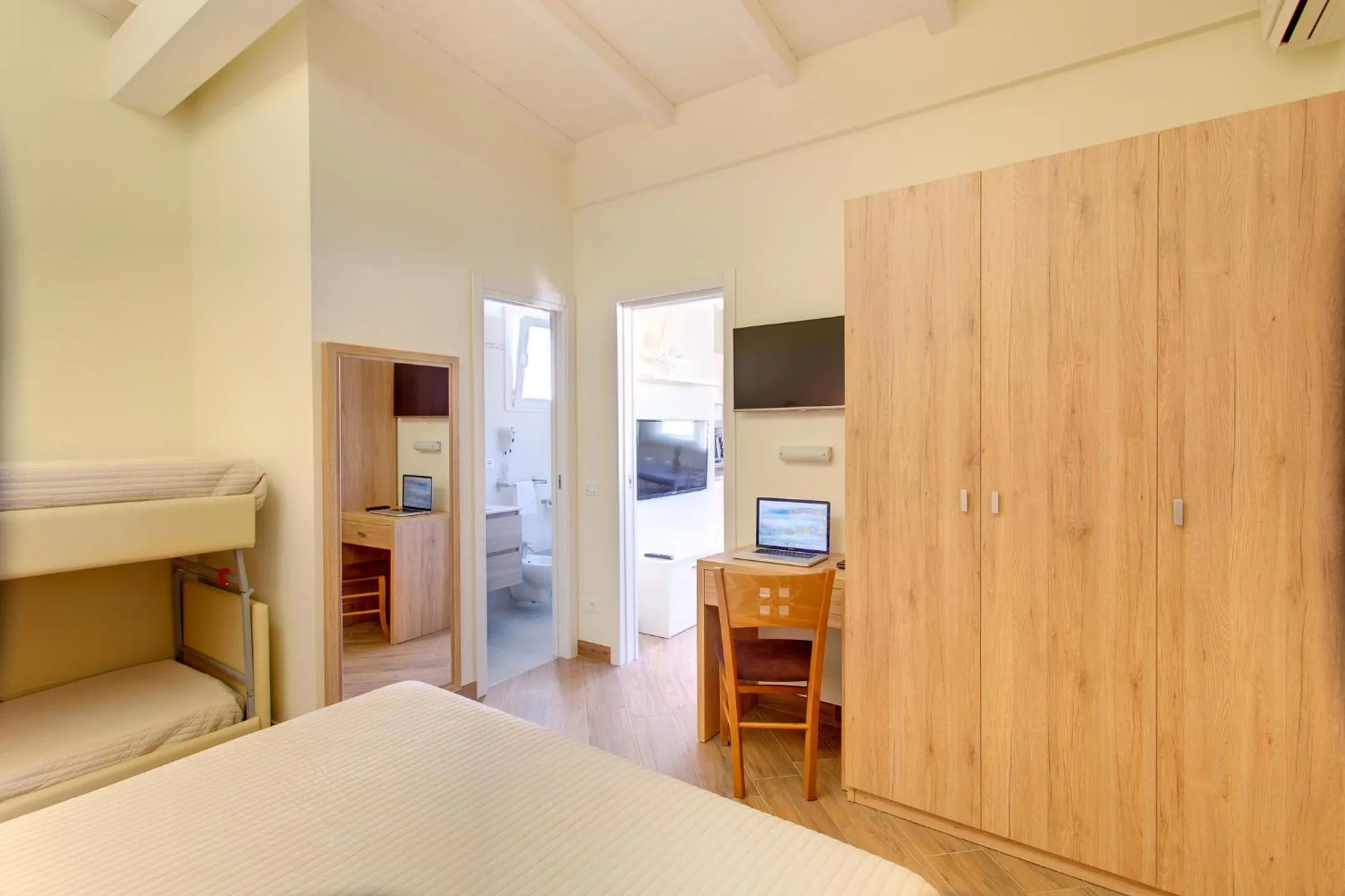 TV and multimedia, Bed in Hotel Biagi & Residence