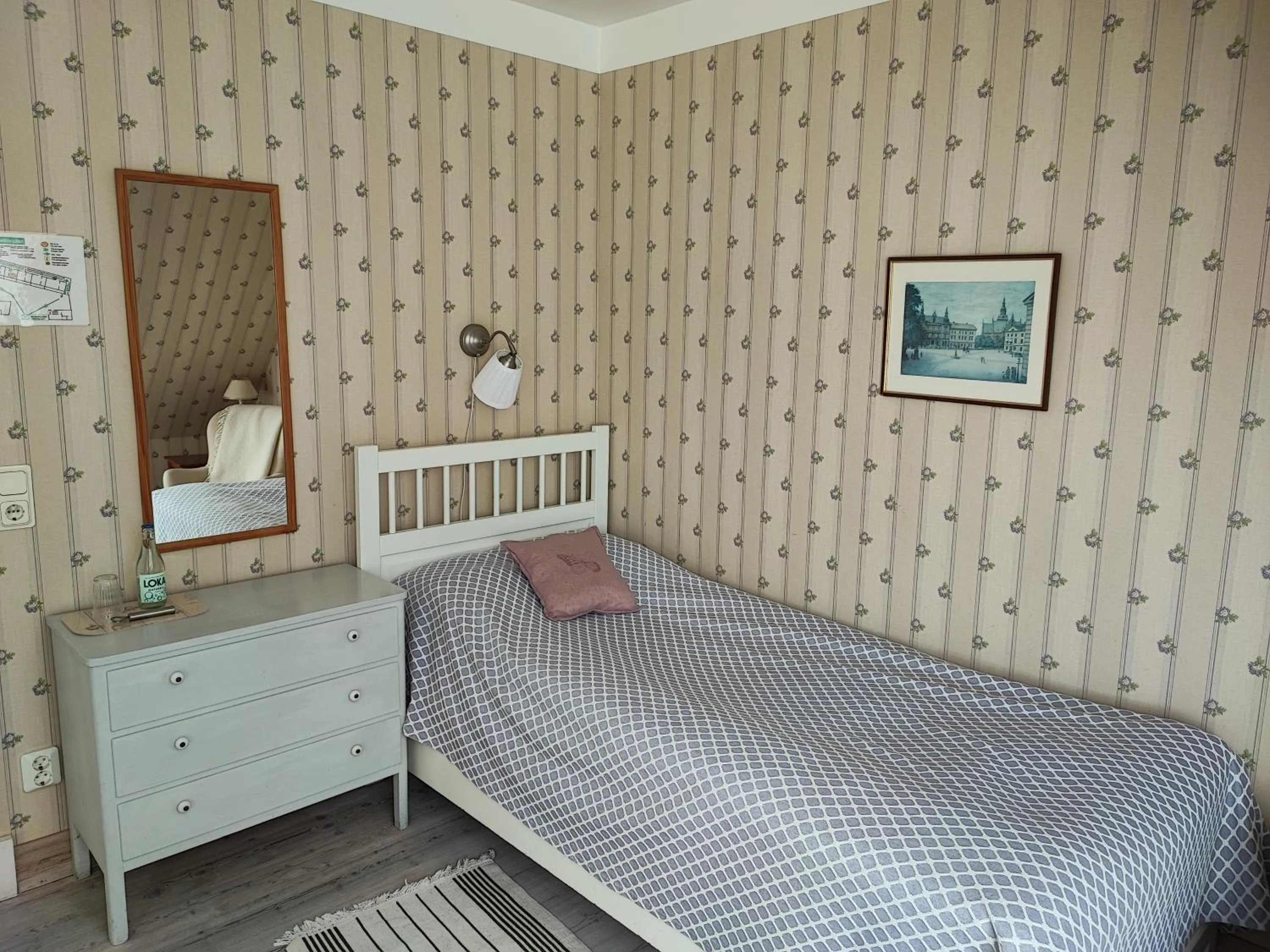 Property building, Bed in Lilla Hotellet