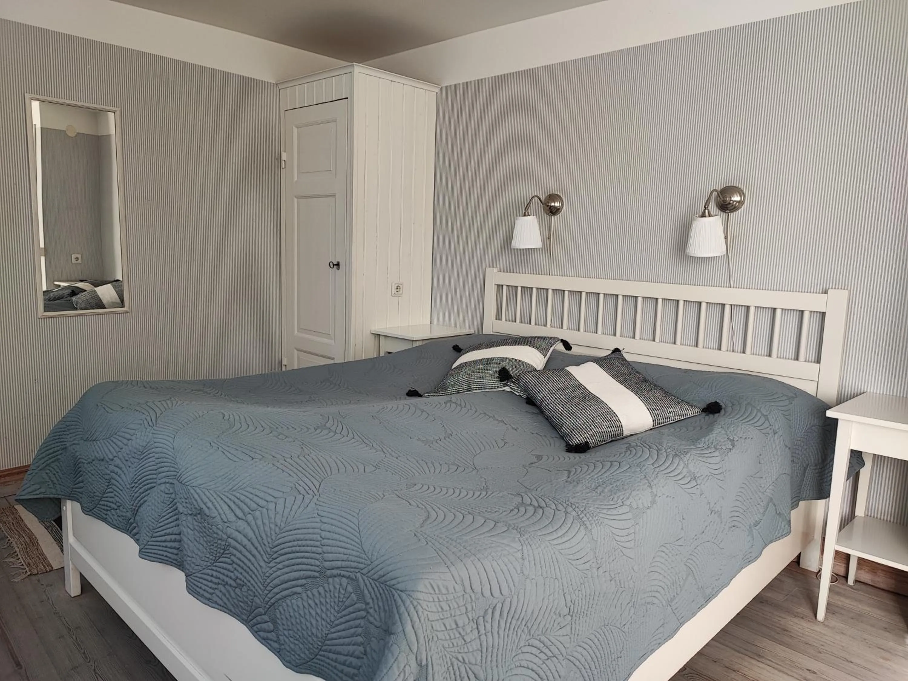 Property building, Bed in Lilla Hotellet