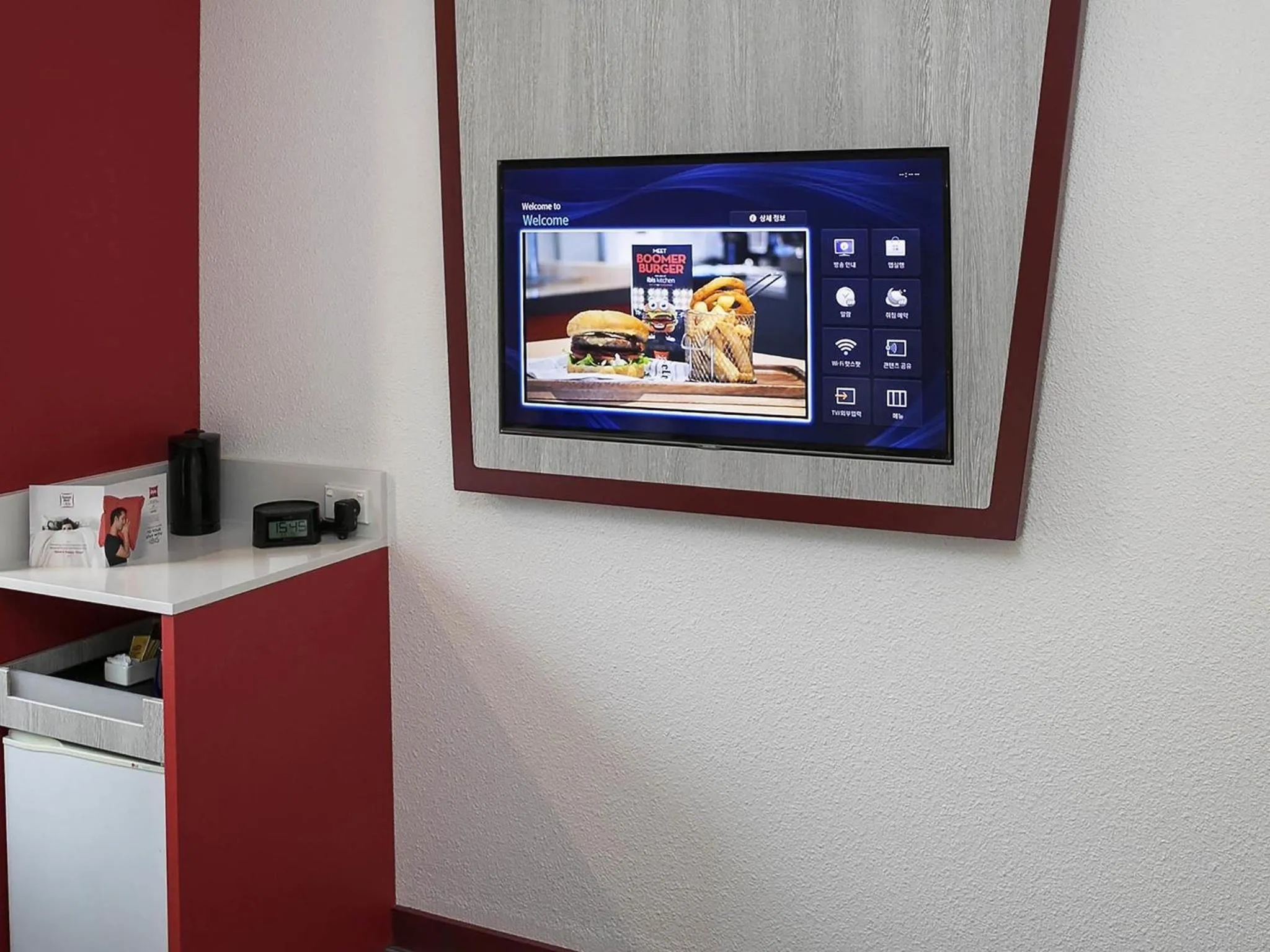 Bedroom in ibis Sydney Airport