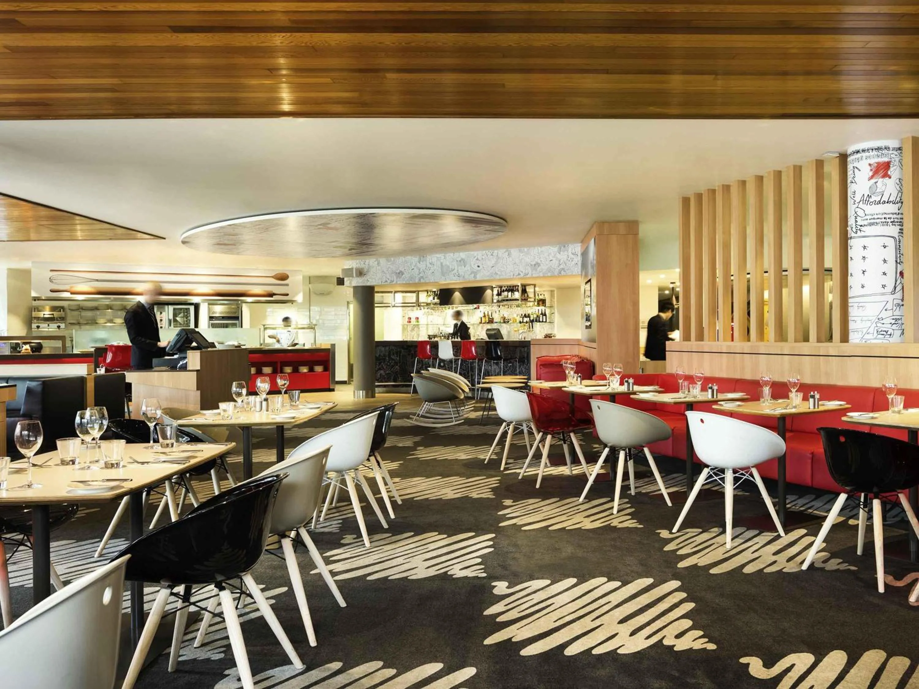 Restaurant/places to eat in ibis Sydney Airport