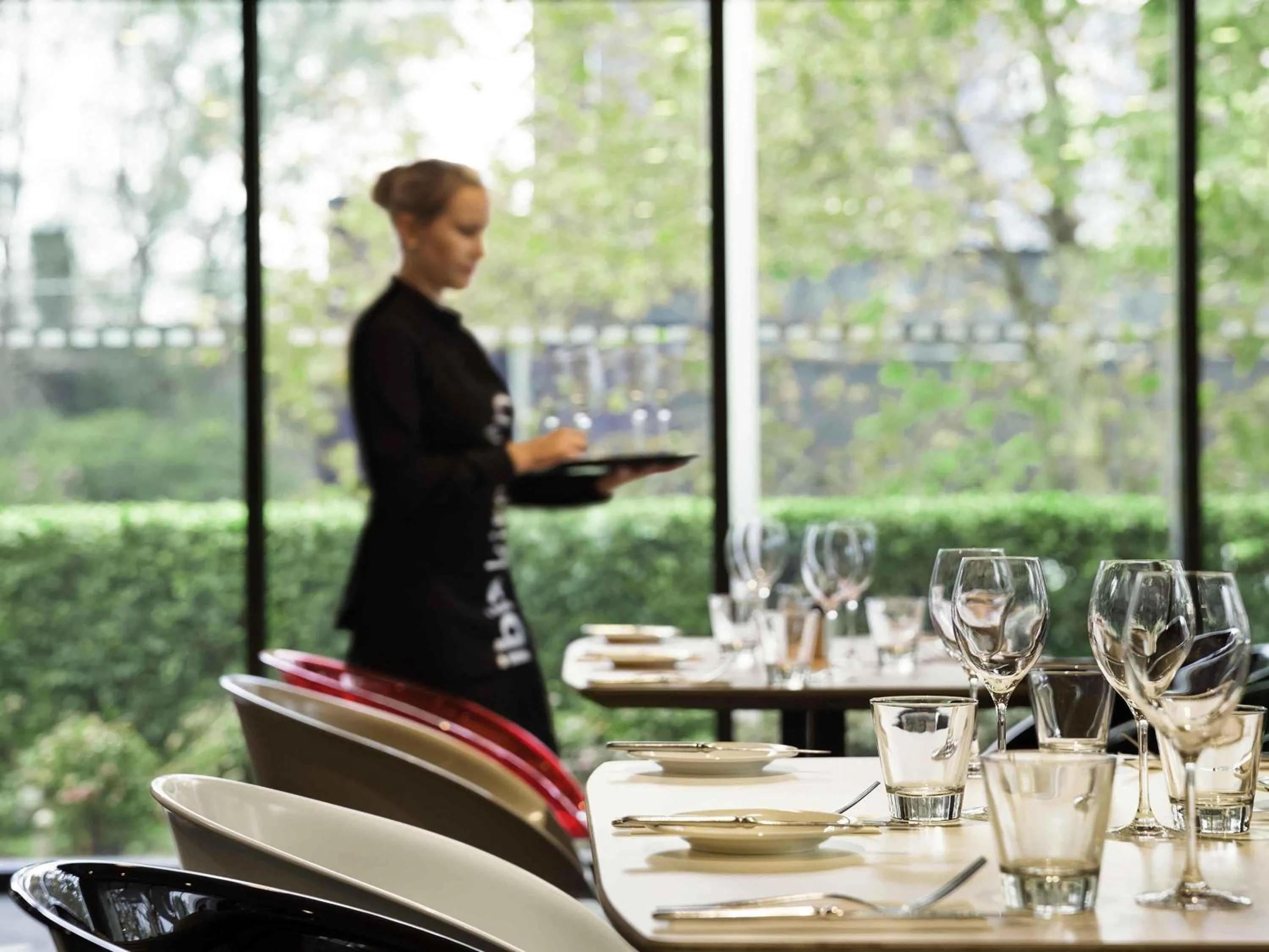 Restaurant/places to eat in ibis Sydney Airport