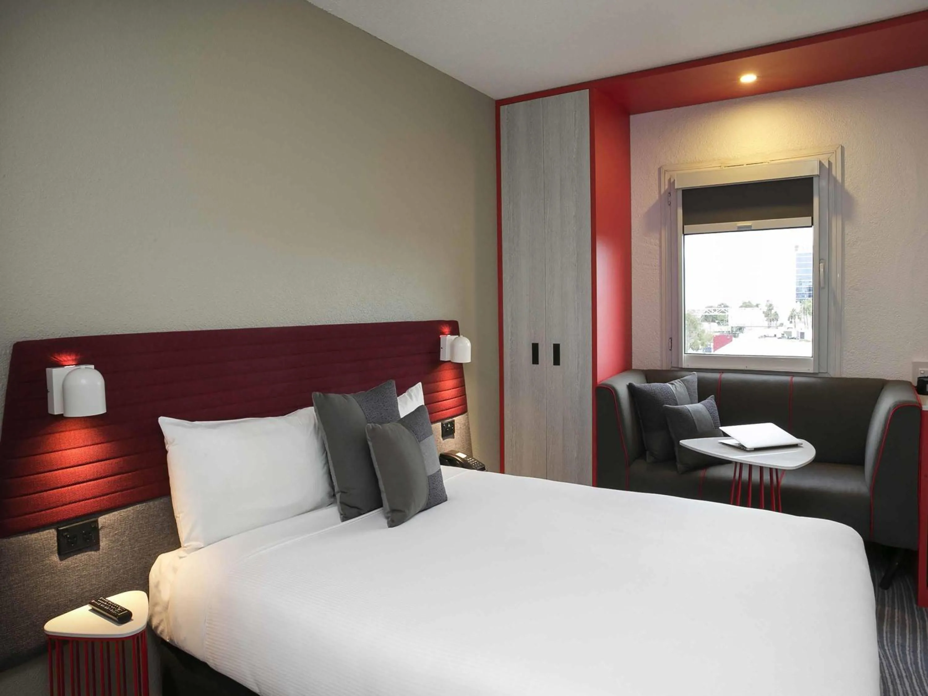 Bedroom, Bed in ibis Sydney Airport