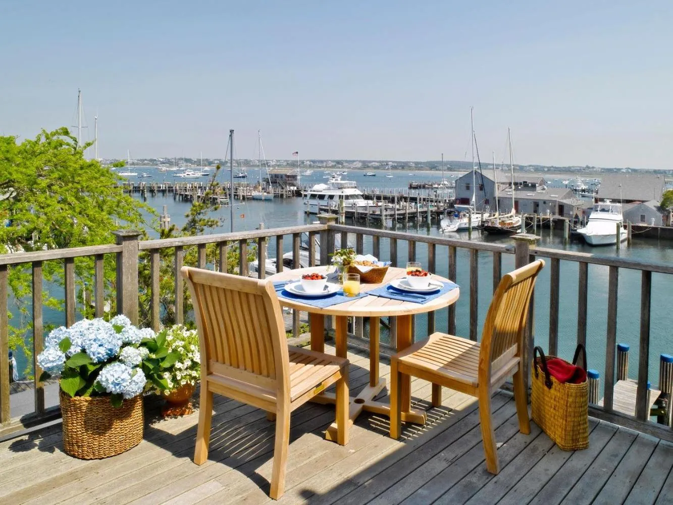 Property building in The Cottages at Nantucket Boat Basin