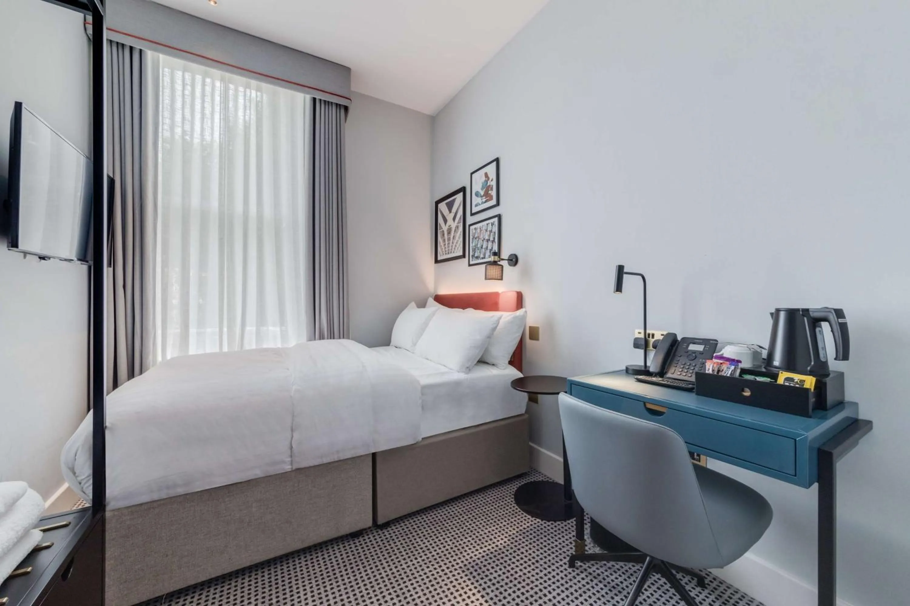 Bedroom, Bed in Mornington Hotel London Kensington, BW Premier Collection