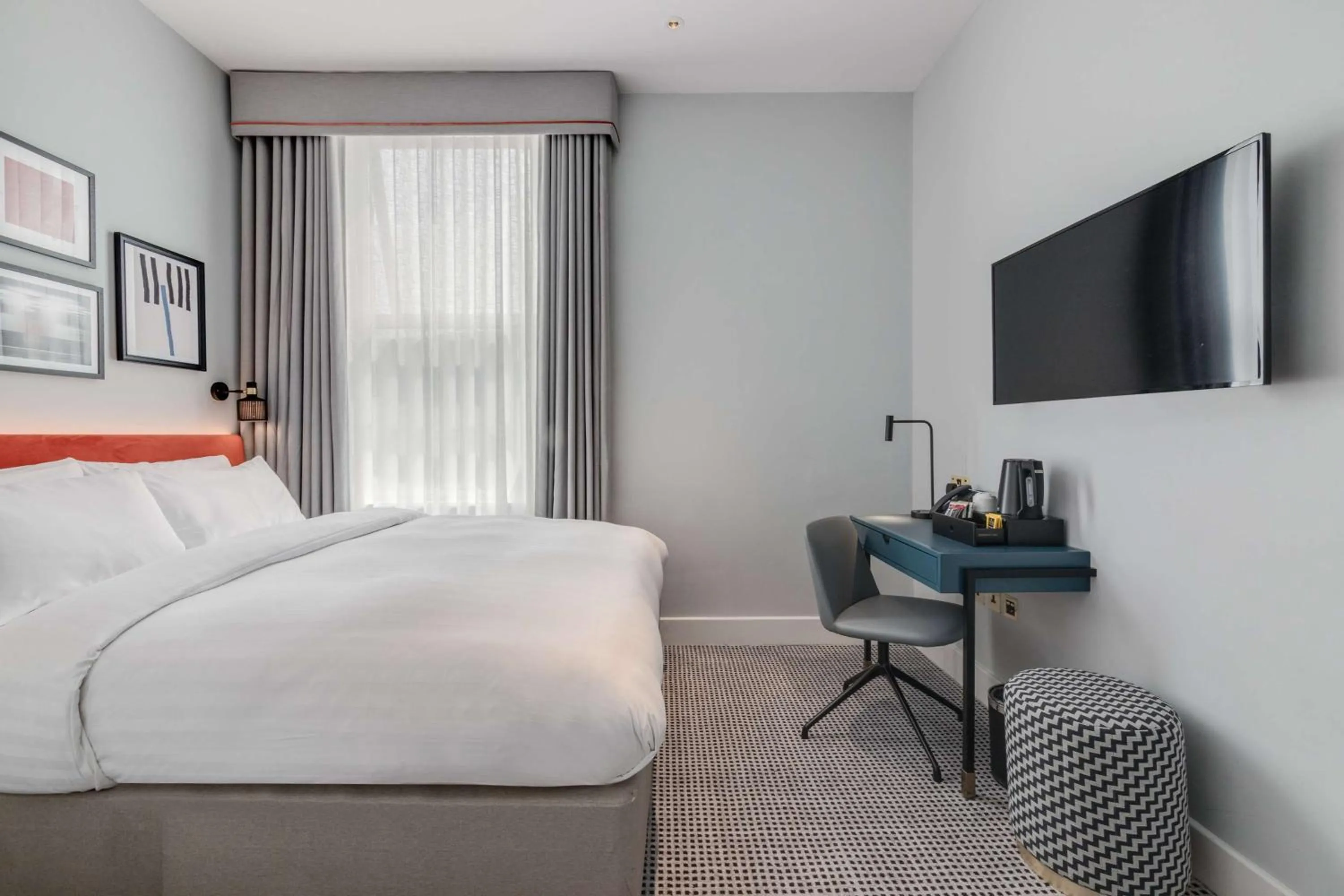 Bedroom, Bed in Mornington Hotel London Kensington, BW Premier Collection