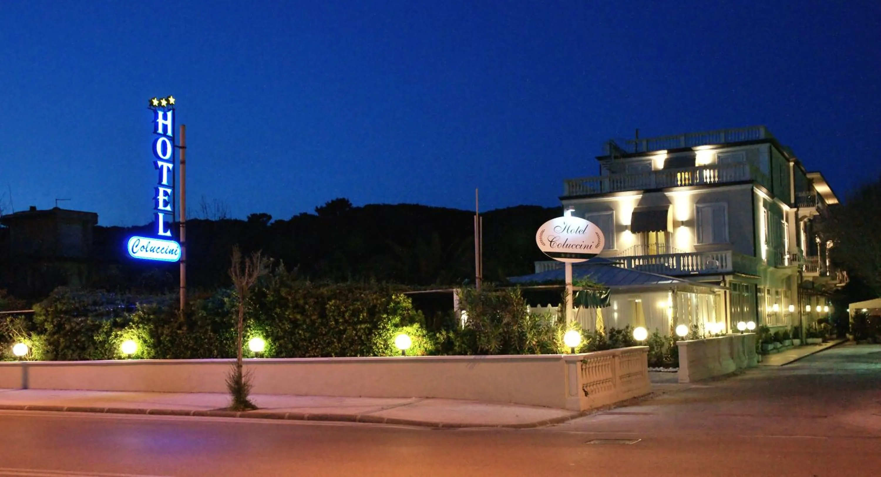 Facade/entrance in Hotel Coluccini