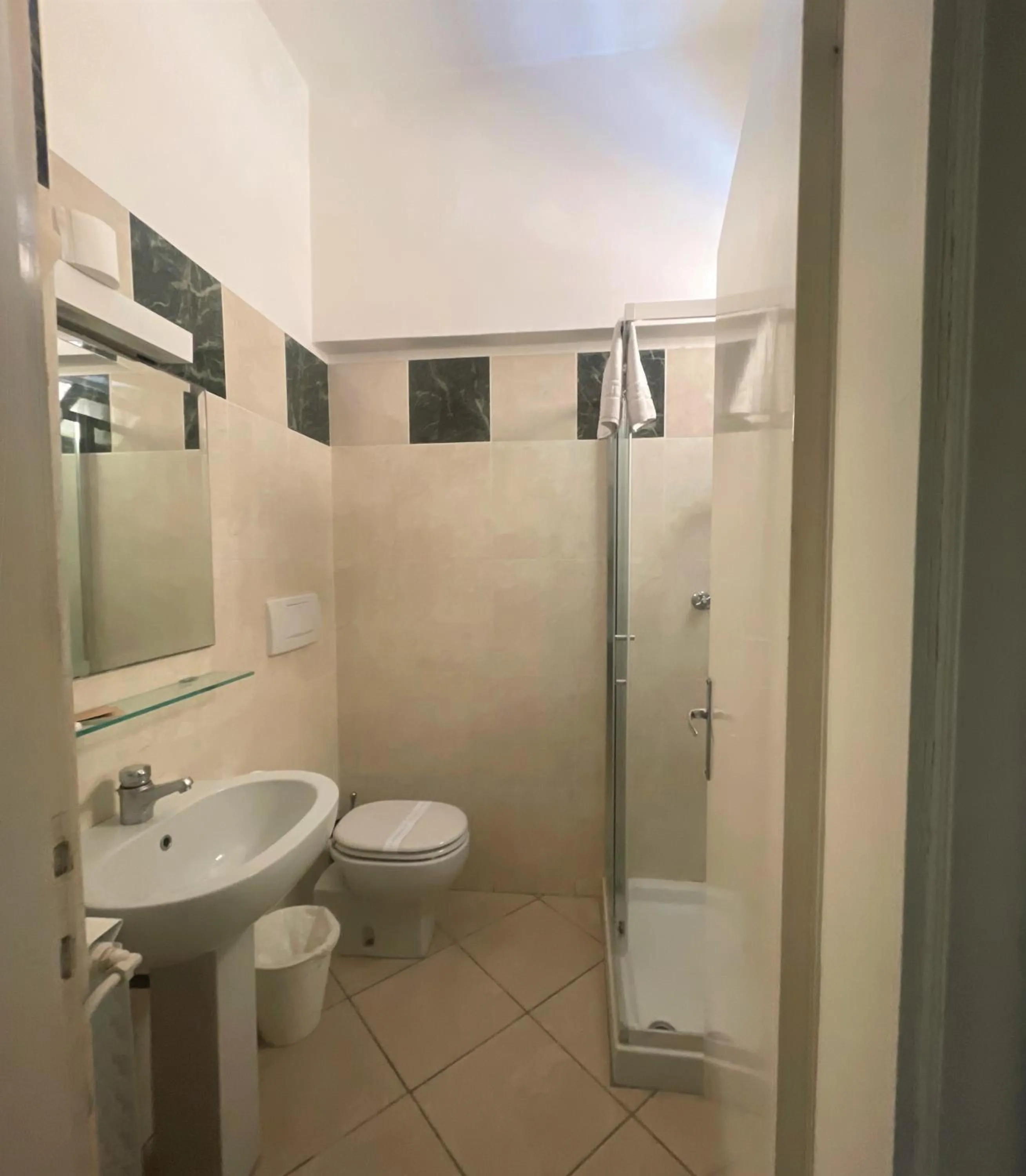 Shower in Hotel Coluccini