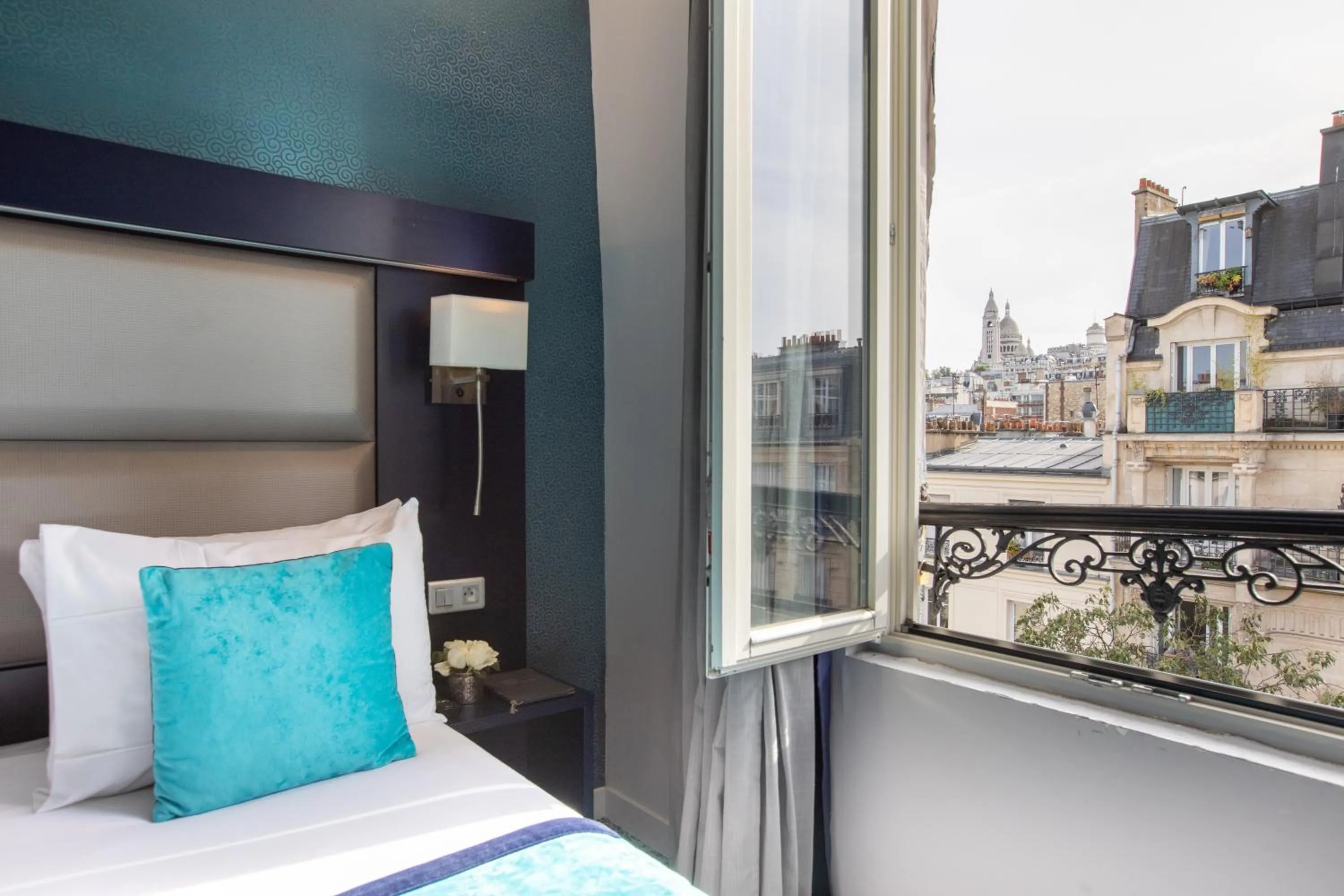 Bed in Prince Albert Montmartre