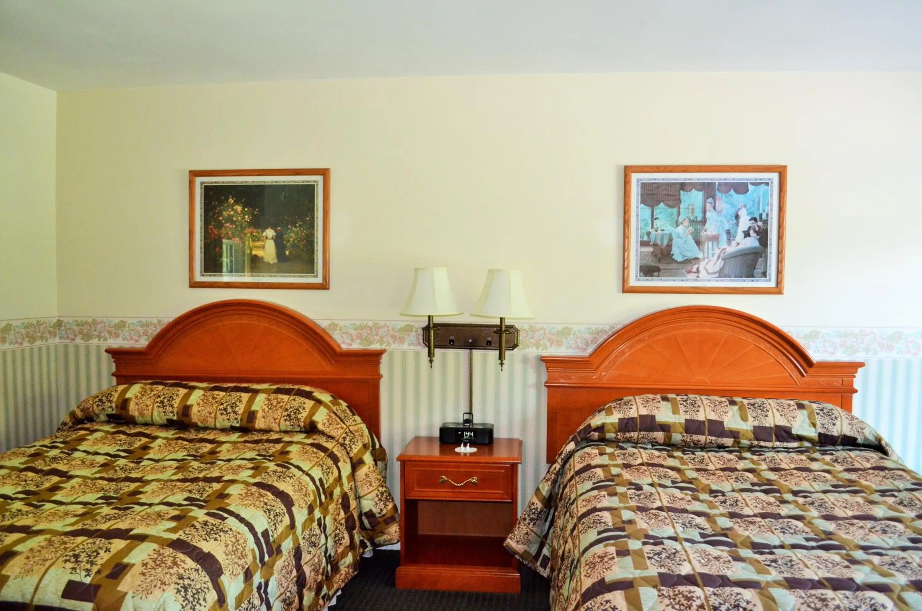 Decorative detail, Bed in Maple Terrace Motel
