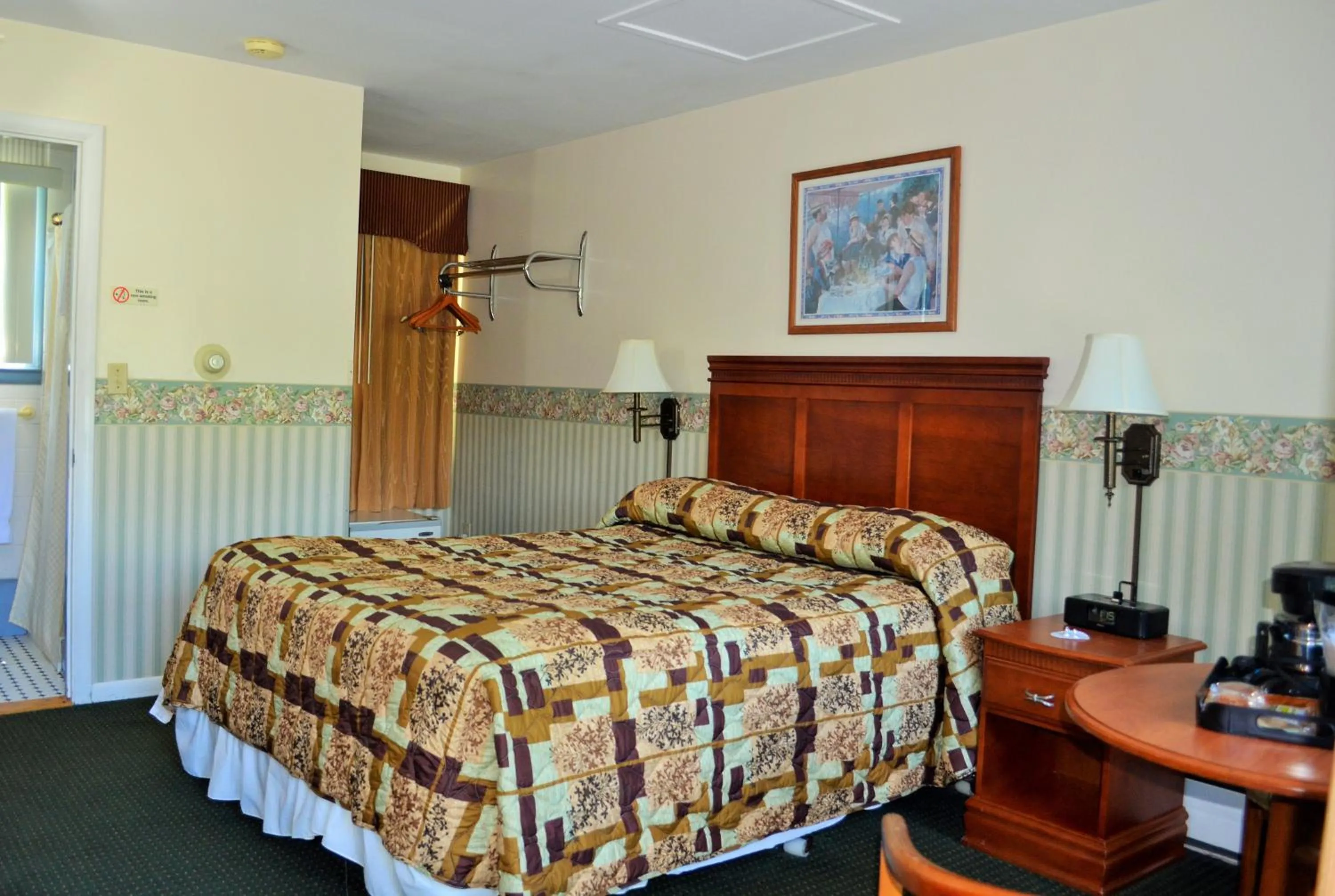 Photo of the whole room, Bed in Maple Terrace Motel