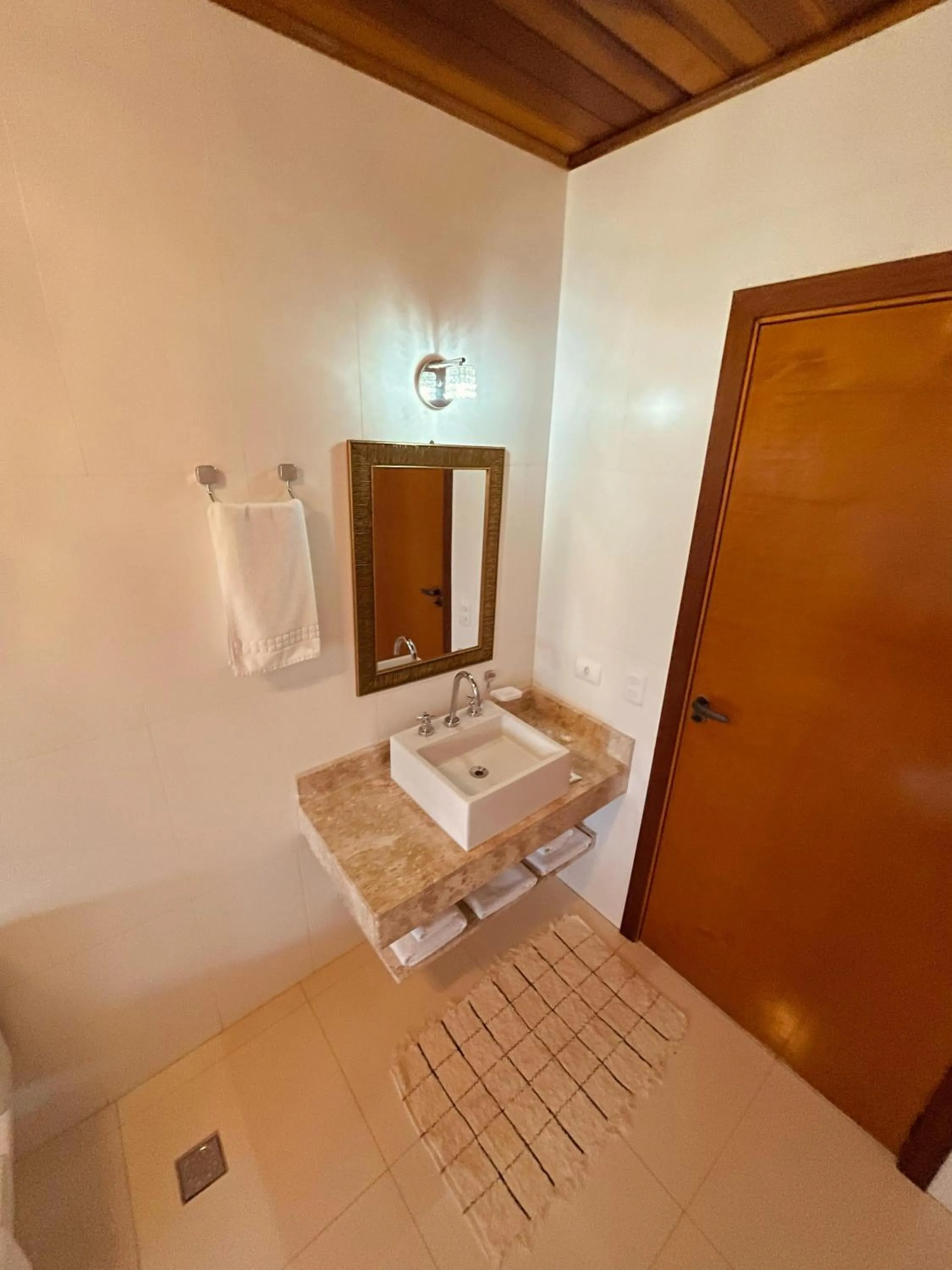 Bathroom, Bed in Pousada Cantinho da Serra