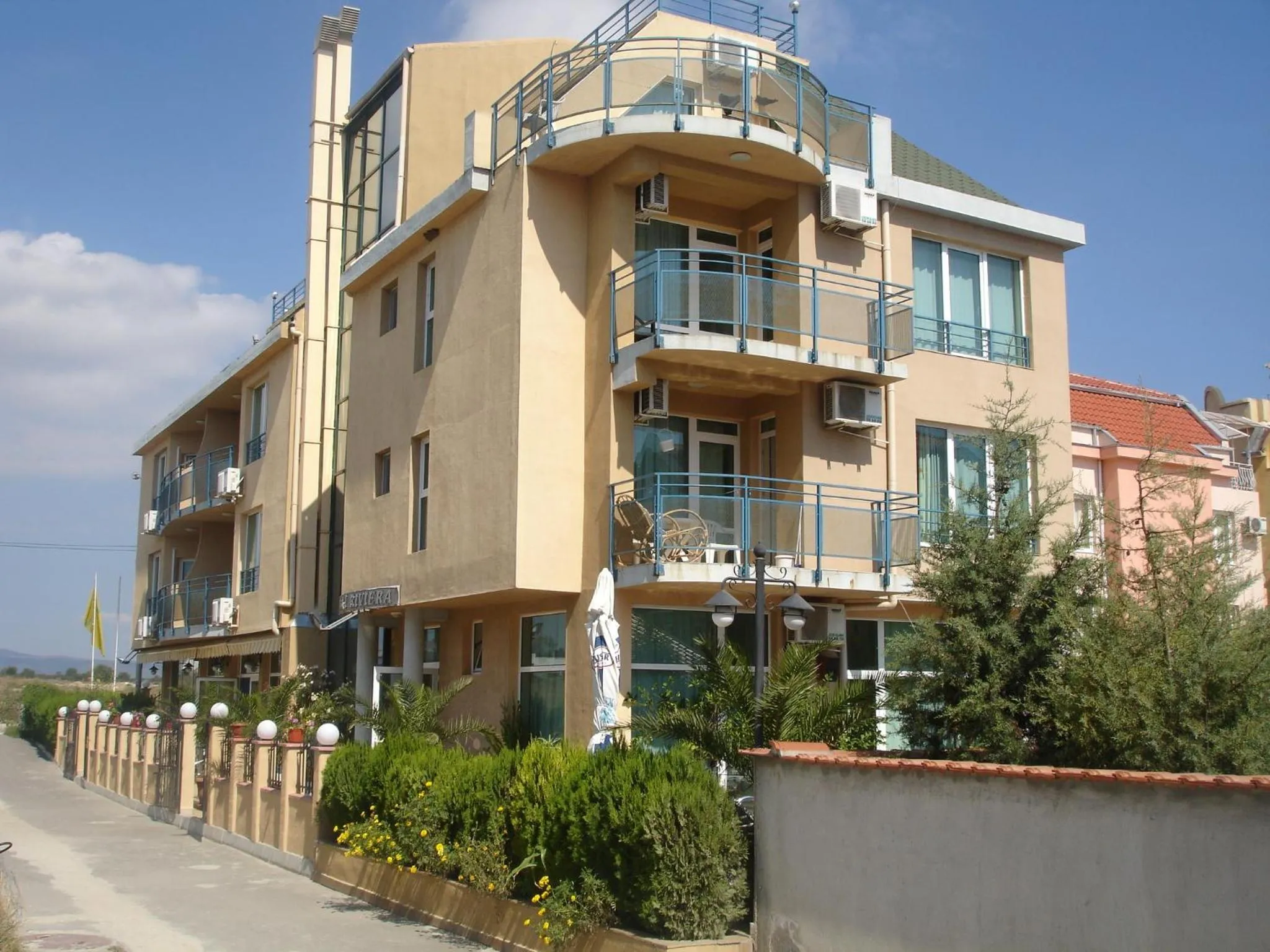 Facade/entrance in Hotel Riviera