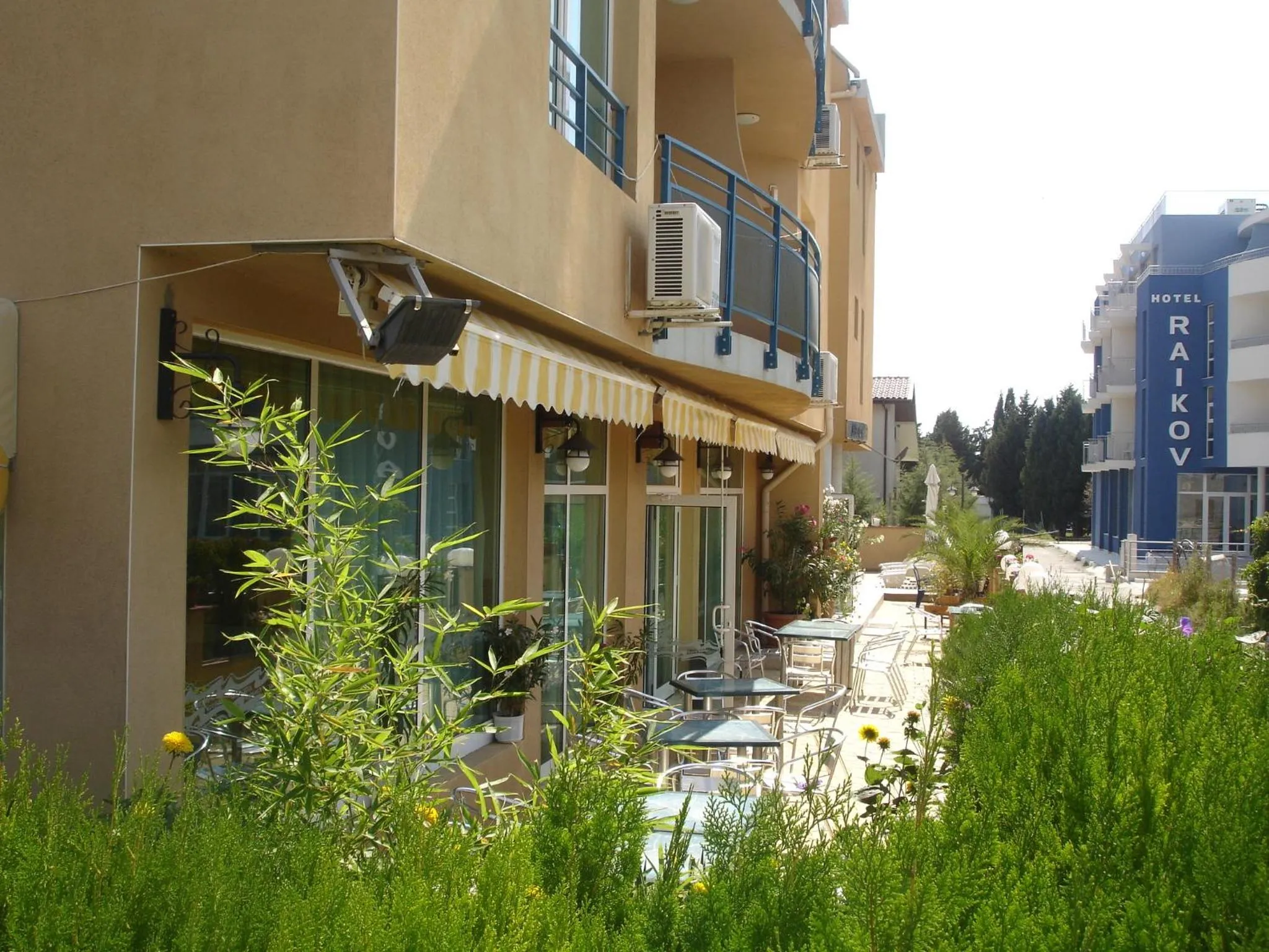 Facade/entrance in Hotel Riviera