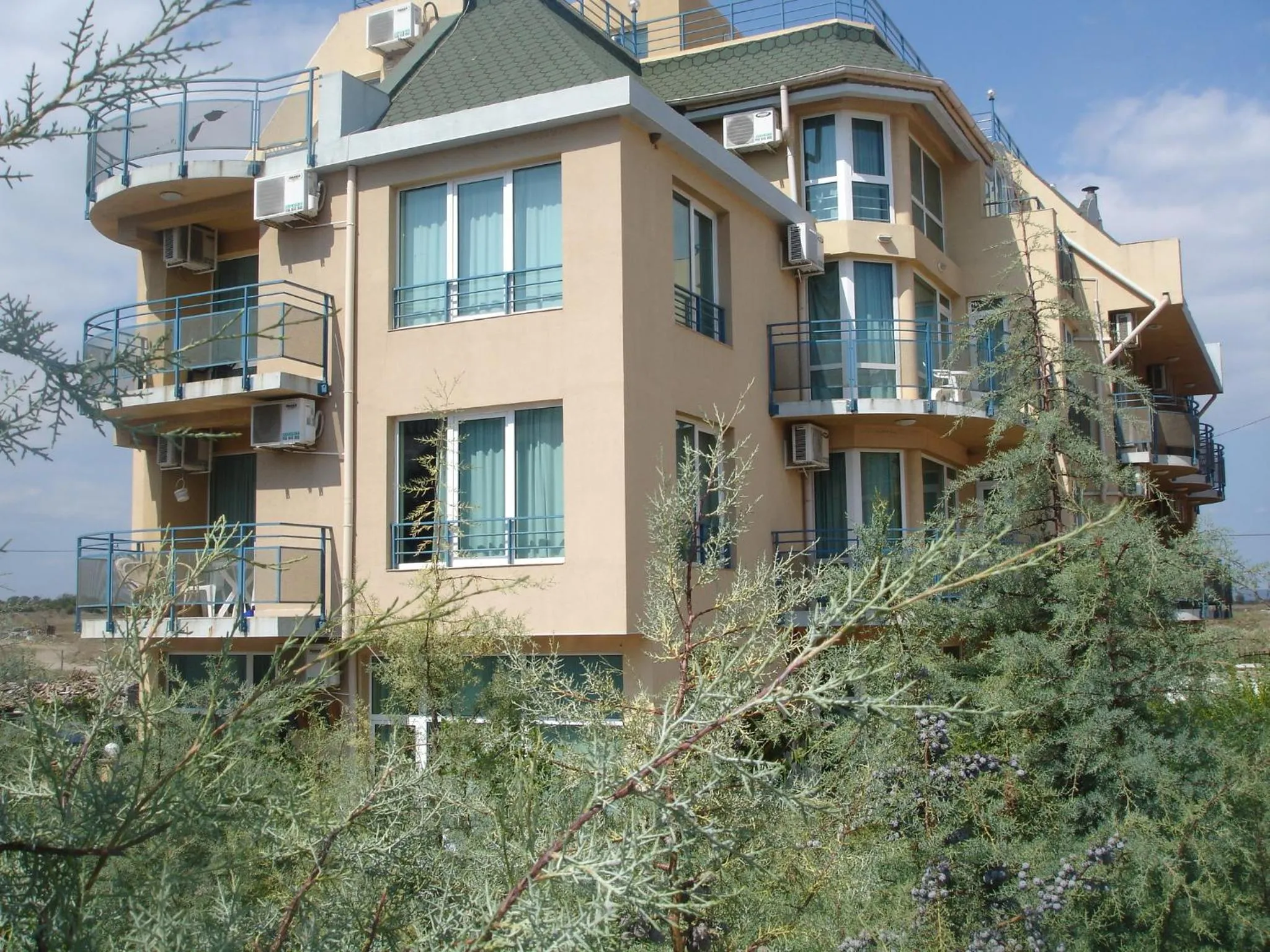 Facade/entrance in Hotel Riviera