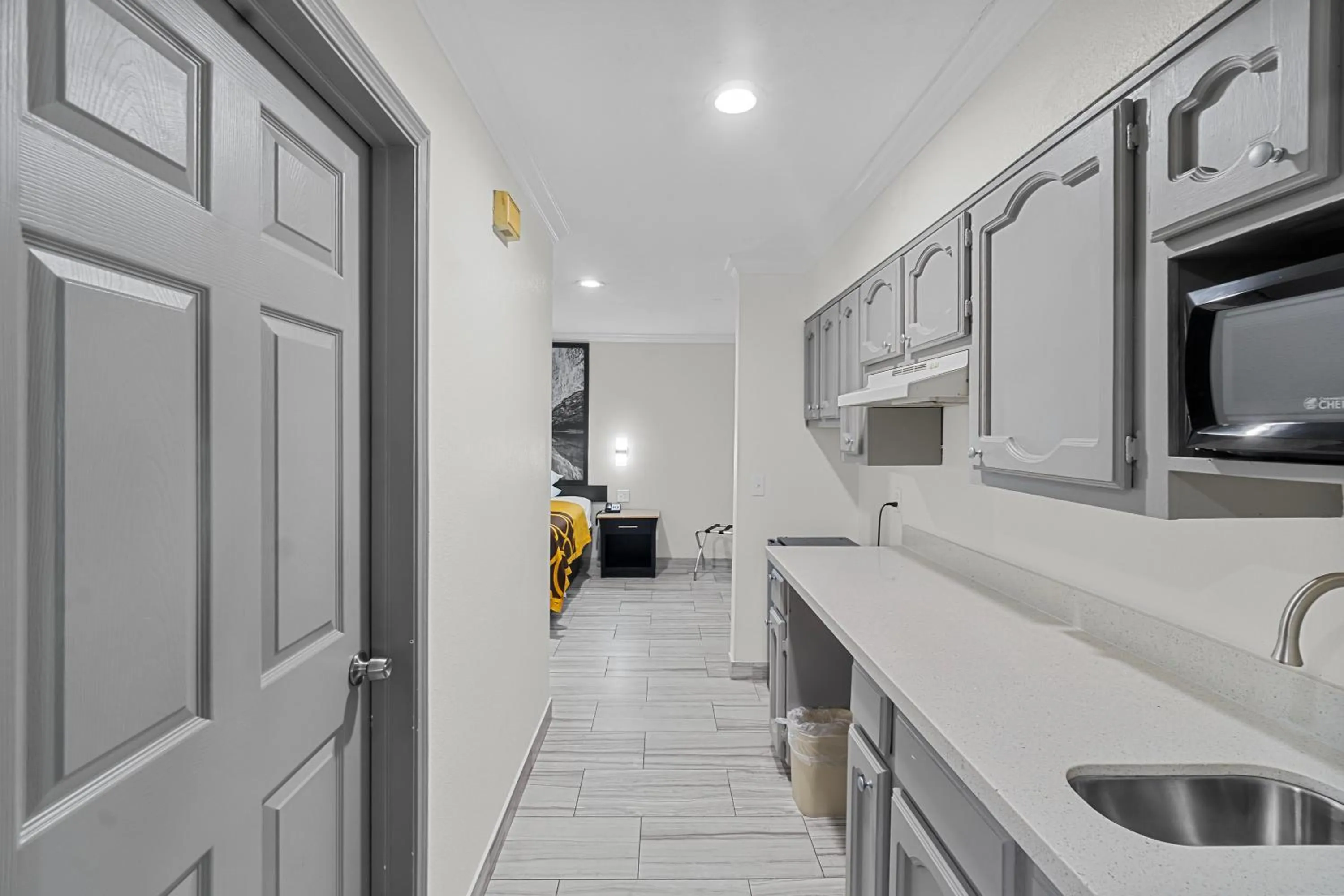 Kitchen or kitchenette in Super 8 by Wyndham McAllen-Downtown-Airport-LA Plaza Mall