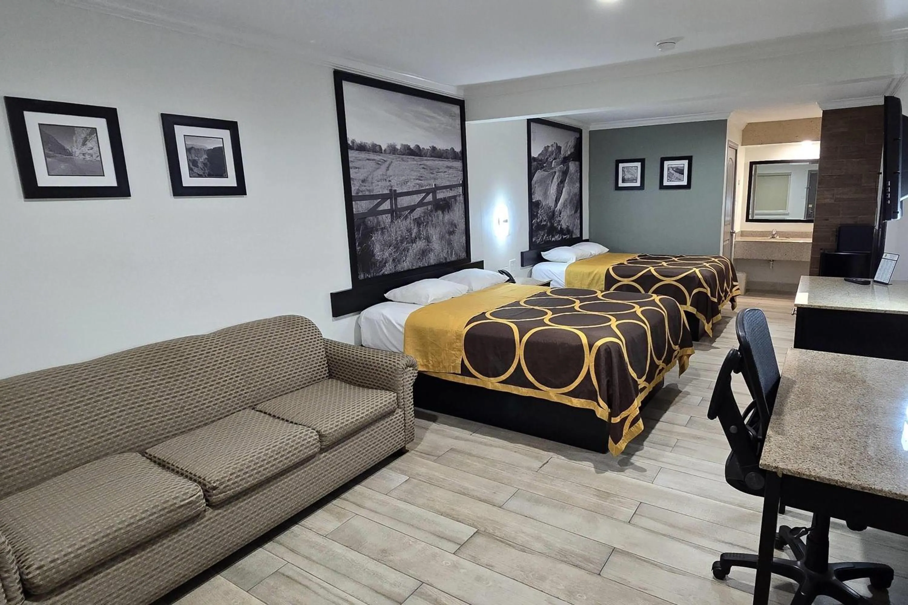 Photo of the whole room, Bed in Super 8 by Wyndham McAllen-Downtown-Airport-LA Plaza Mall