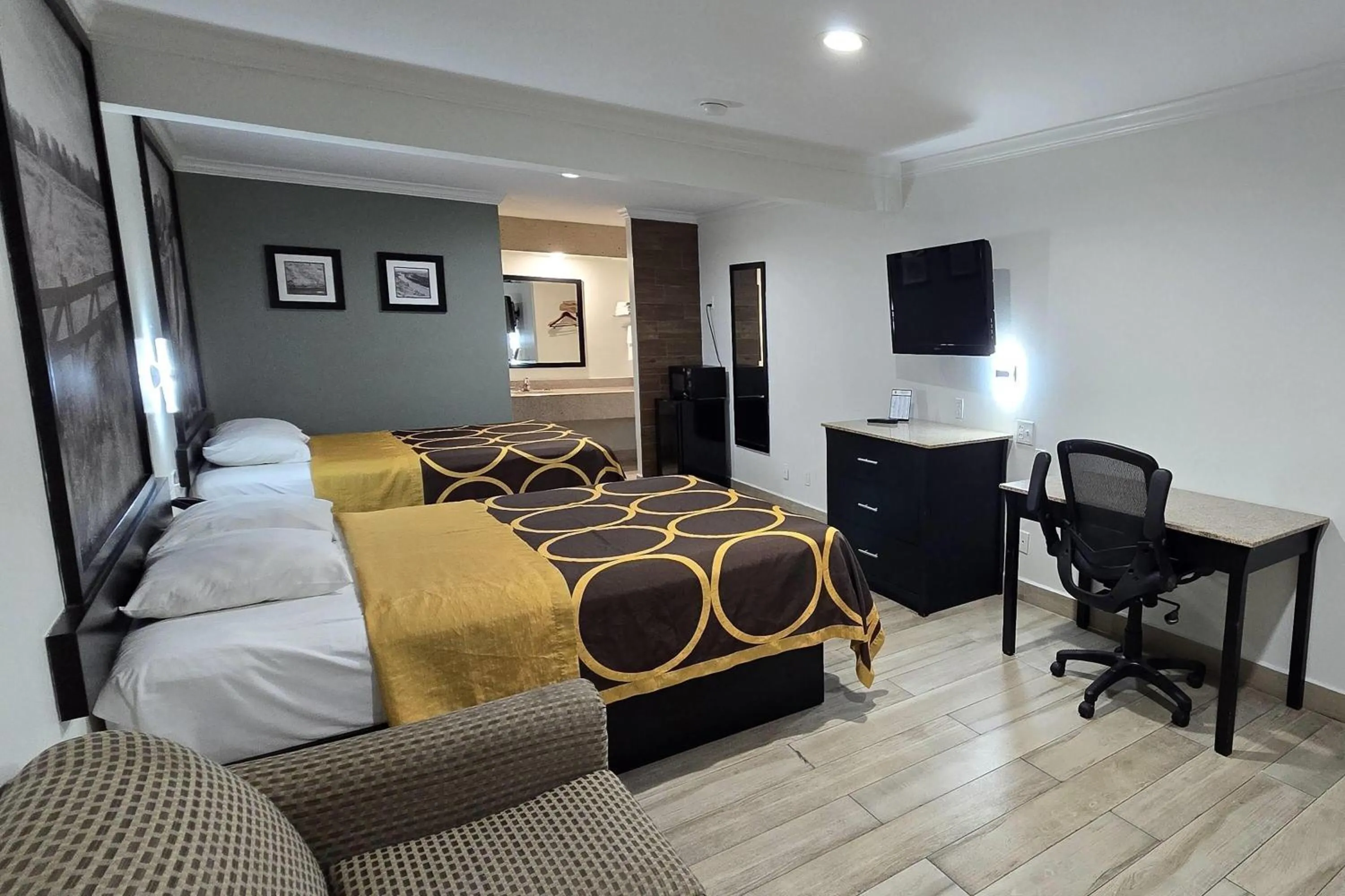 Photo of the whole room, Bed in Super 8 by Wyndham McAllen-Downtown-Airport-LA Plaza Mall