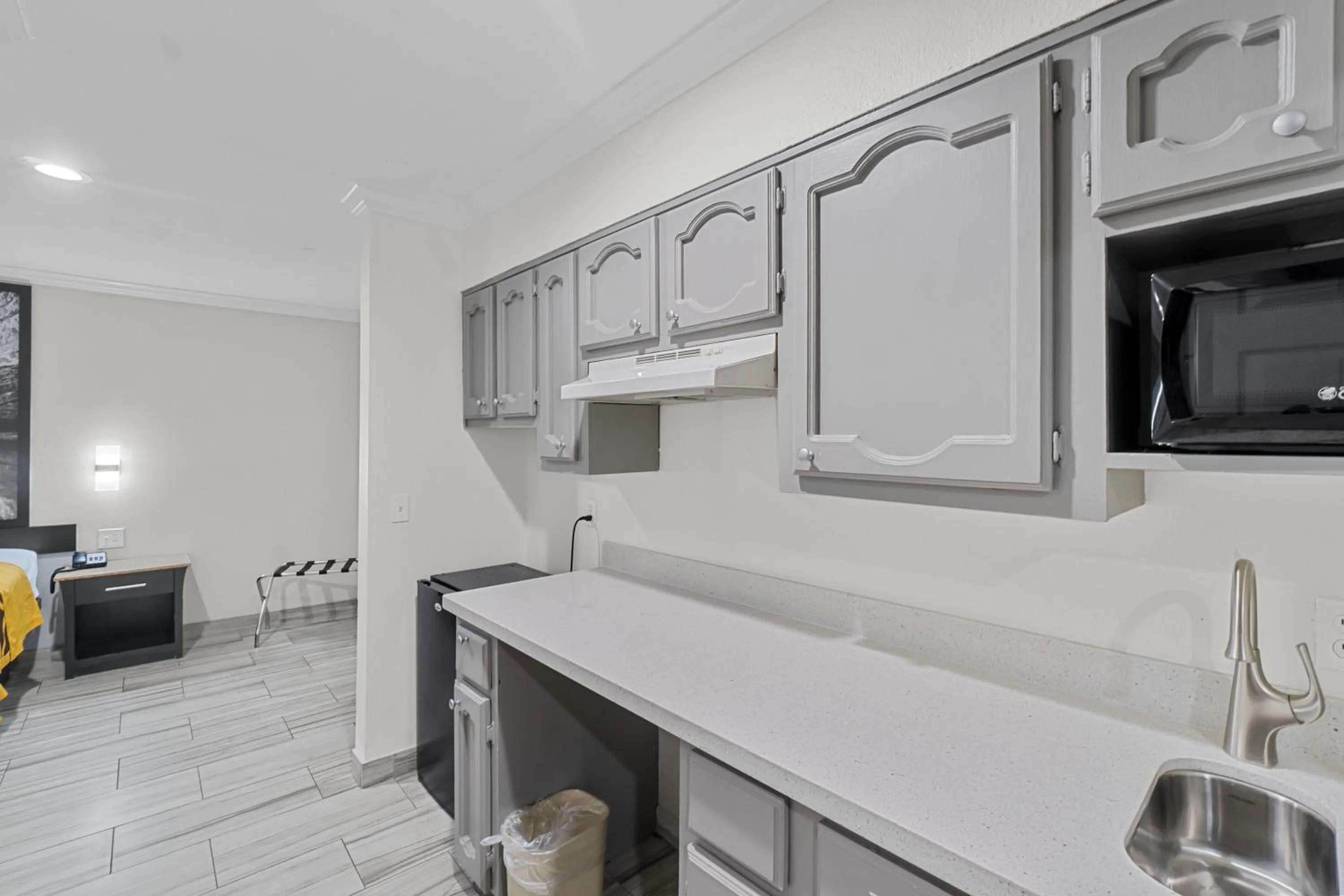 Kitchen or kitchenette in Super 8 by Wyndham McAllen-Downtown-Airport-LA Plaza Mall